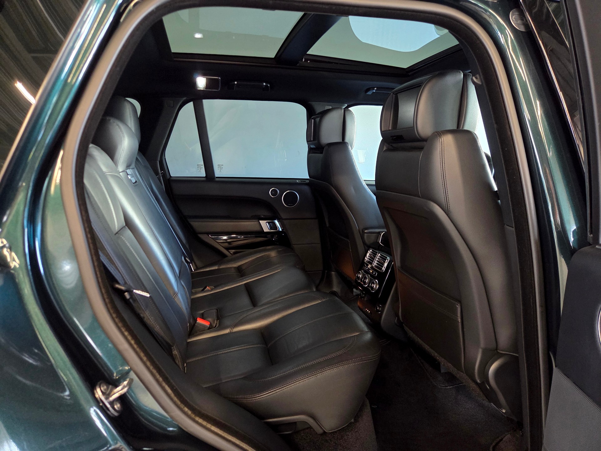 LAND ROVER Range Rover 3.0 TDV6 HSE-image-23