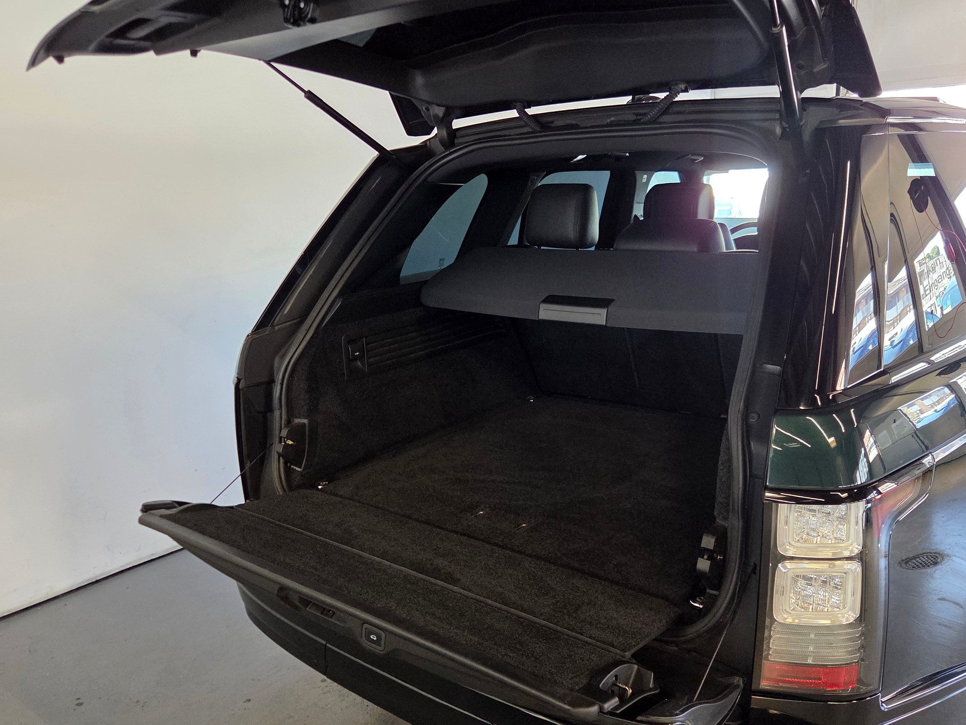 LAND ROVER Range Rover 3.0 TDV6 HSE-image-25
