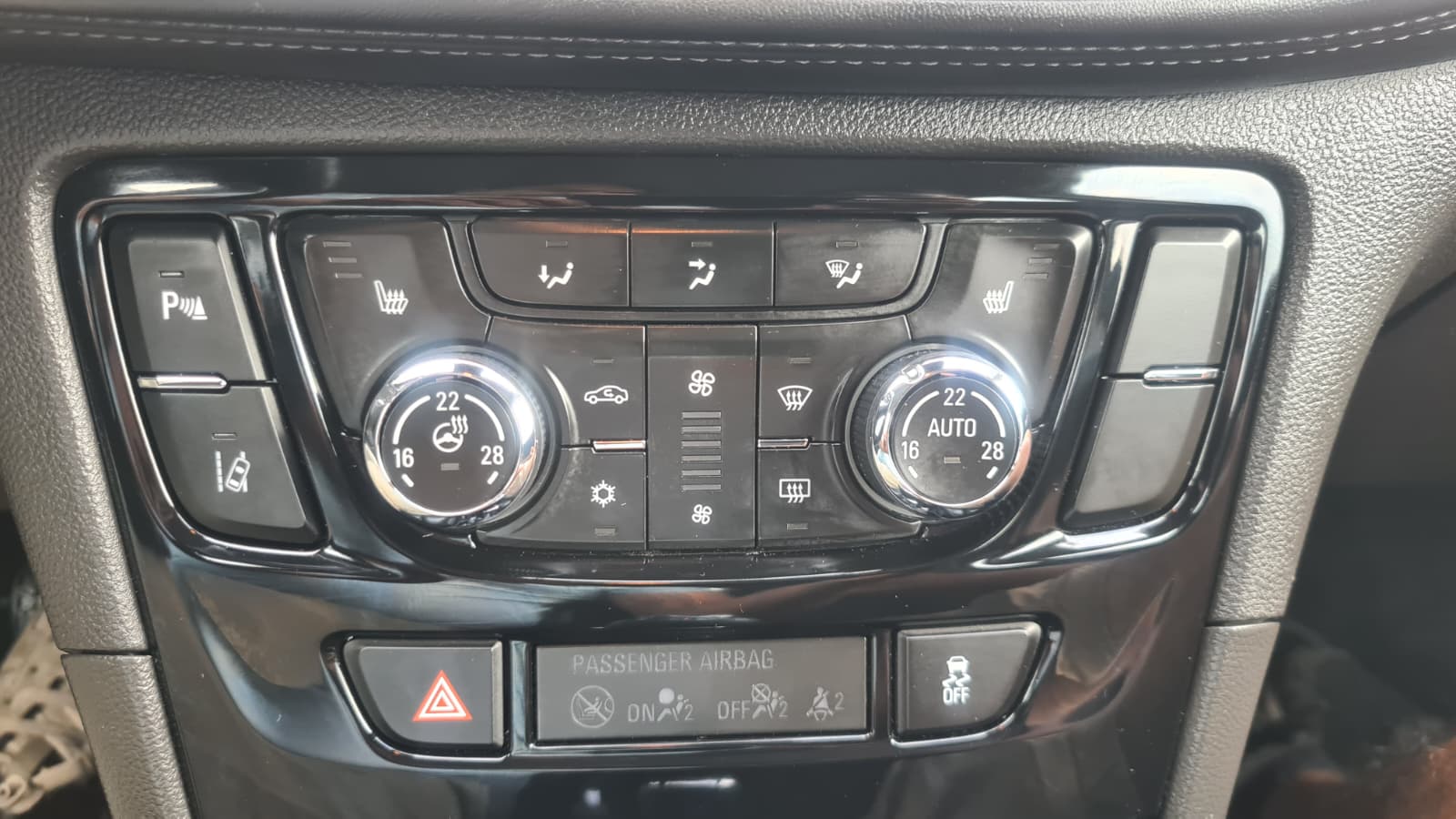 OPEL Mokka X 1.6 CDTi Excellence 2WD Automati ** Voll-Leder ** Gr-Navi ** RF-Kamera ** Sitzheizung ** PDC ** Frisch Ab MFK & Service-image-14