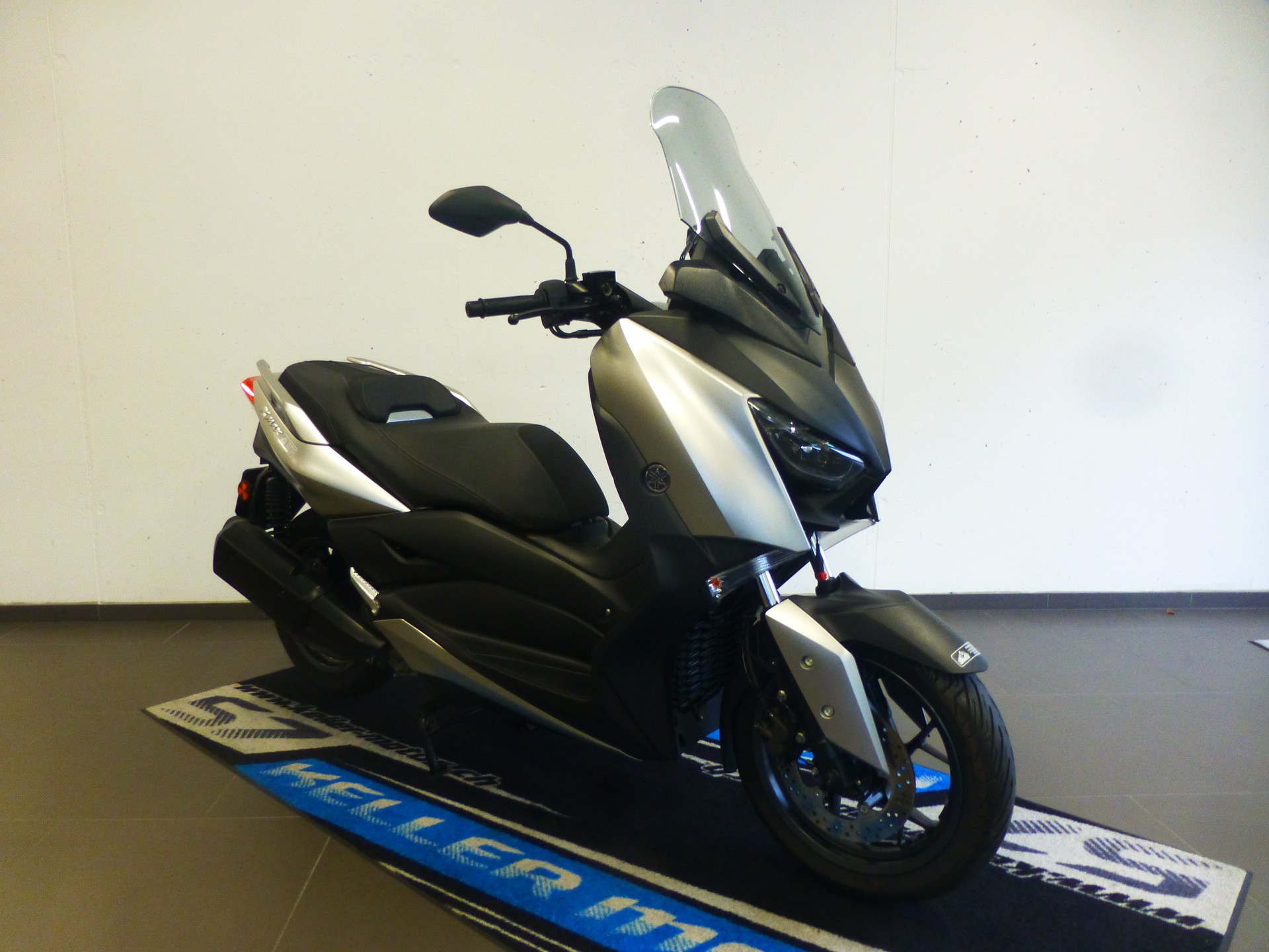 YAMAHA X-Max CZD 300 ABS-showroom-element-2