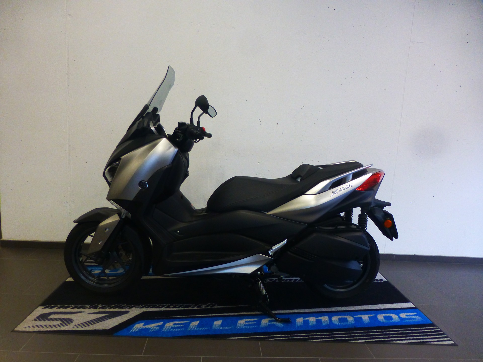 YAMAHA X-Max CZD 300 ABS-showroom-element-1