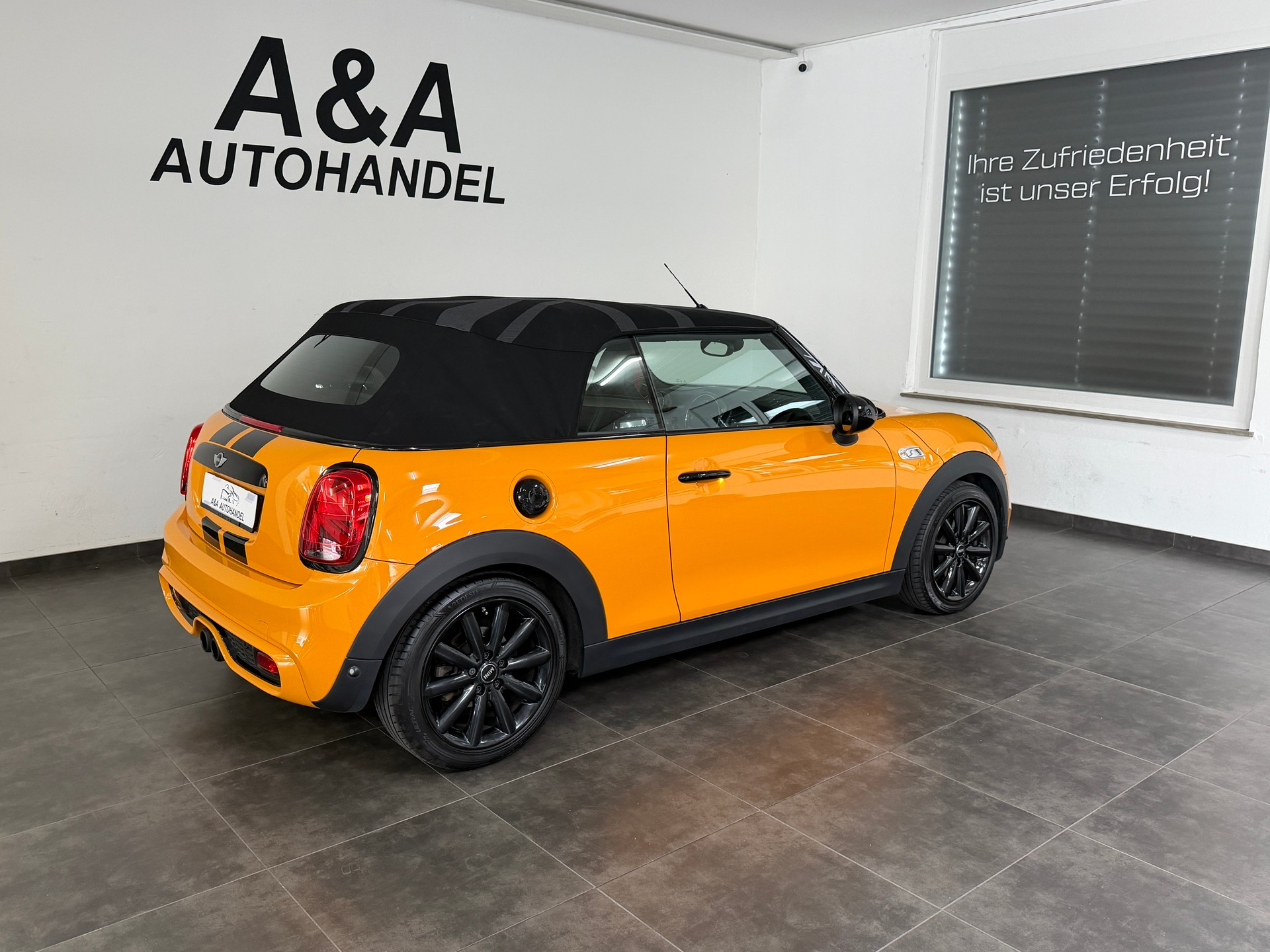 MINI Cooper S Cabriolet Steptronic-image-3