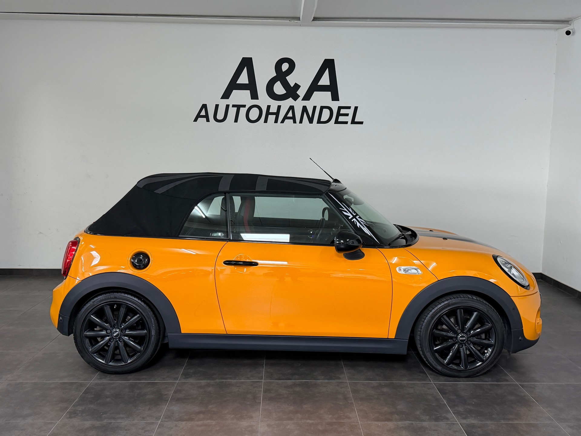 MINI Cooper S Cabriolet Steptronic-image-2