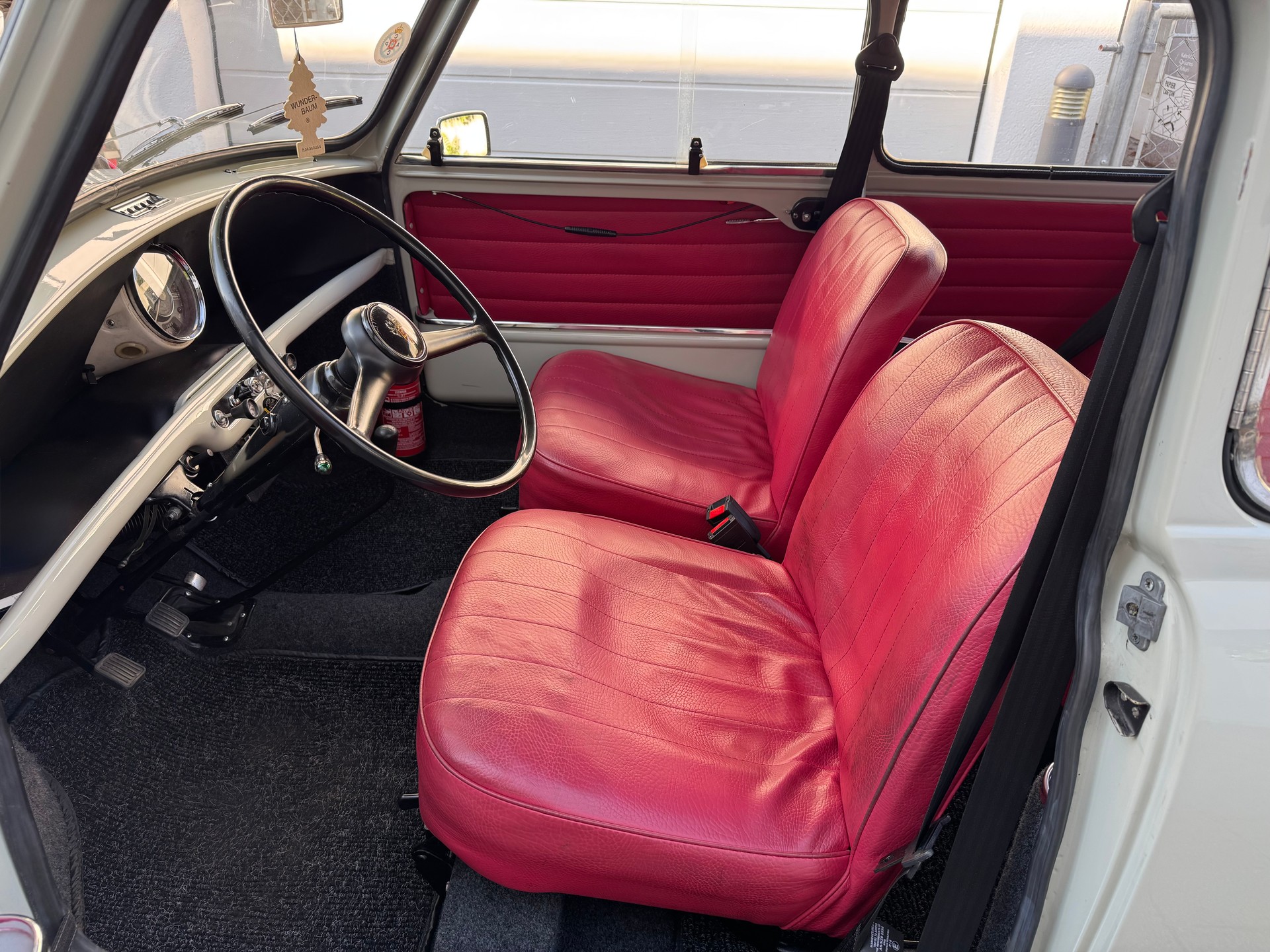 AUSTIN Mini Seven 850 Export (1966) – Restauration Complète au Portugal – Certificat Heritage – Expertise Vétéran-image-4