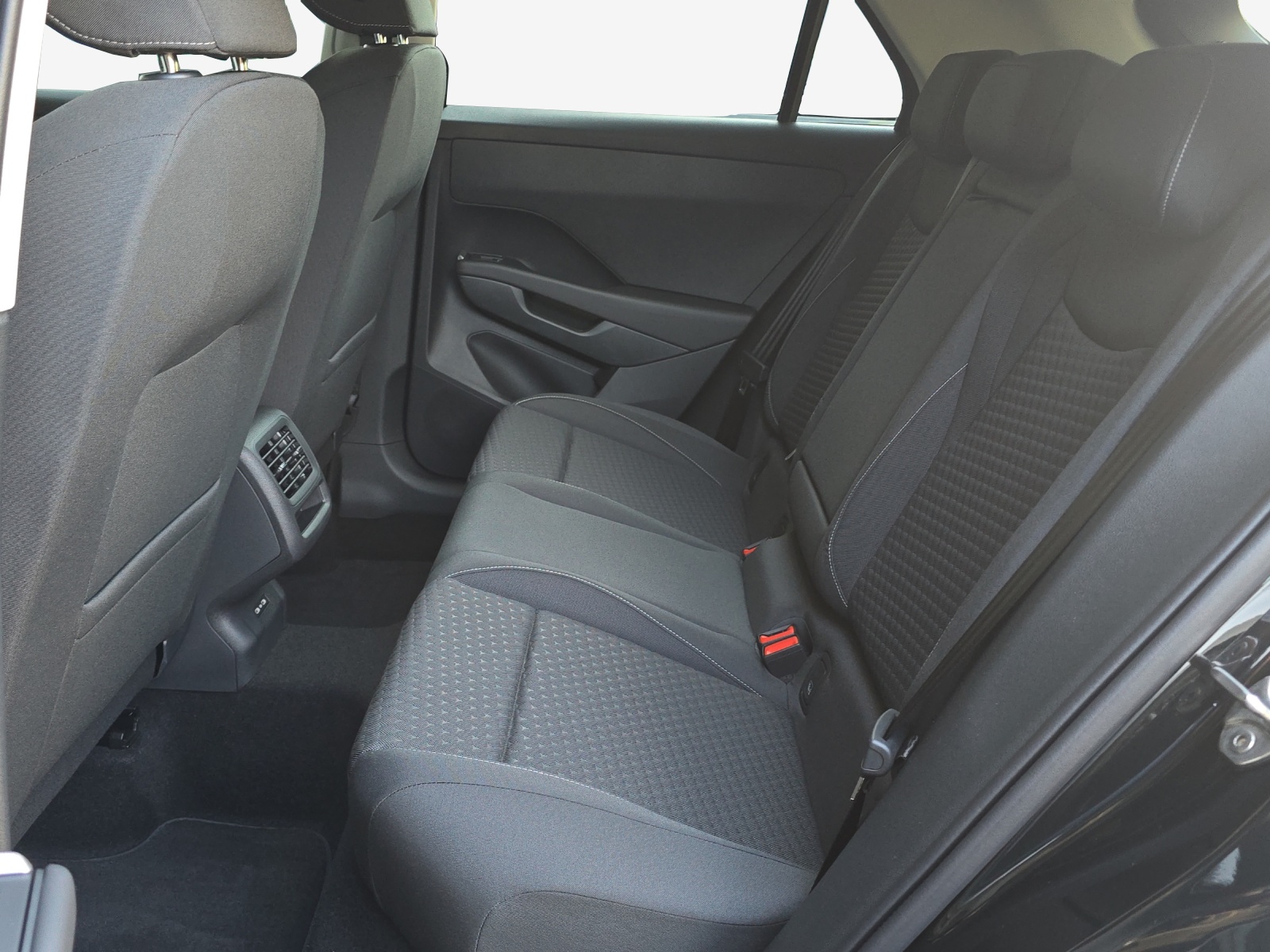 VW T-Roc 1.5 eTSI mHEV Life DSG-image-11