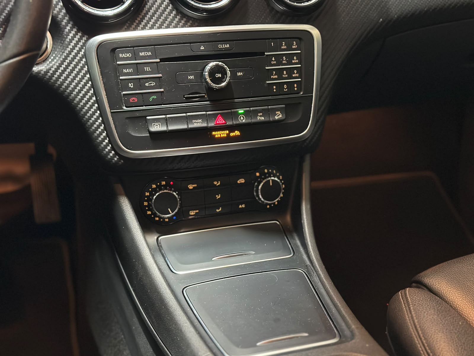 MERCEDES-BENZ GLA 200 d Swiss Star Edition AMG 4Matic 7G-DCT-image-12