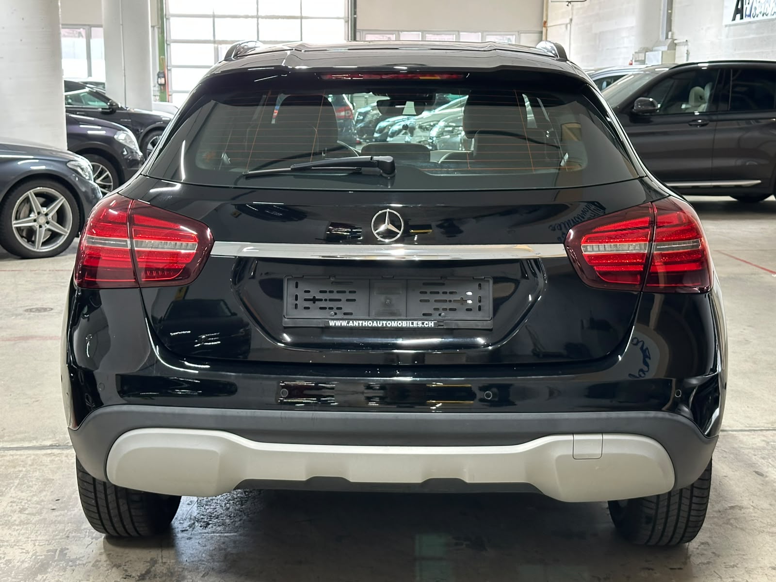 MERCEDES-BENZ GLA 200 d Swiss Star Edition AMG 4Matic 7G-DCT-image-4