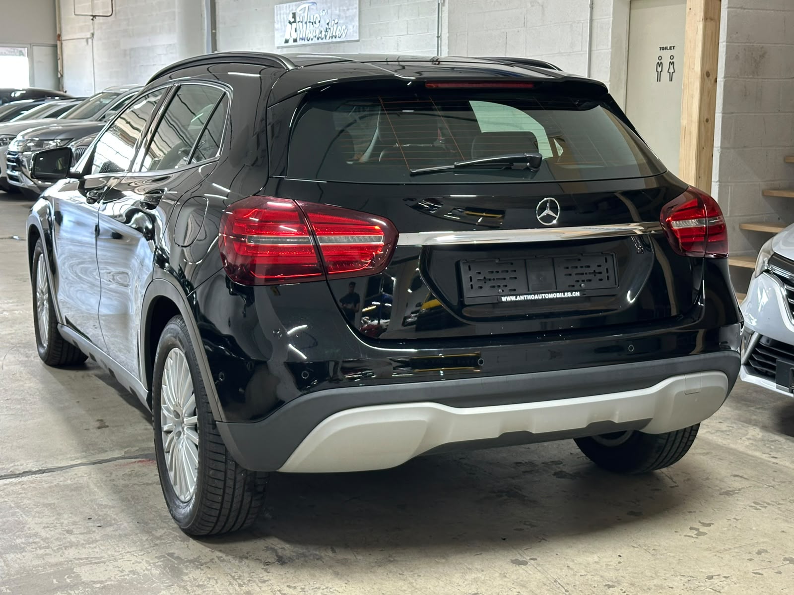 MERCEDES-BENZ GLA 200 d Swiss Star Edition AMG 4Matic 7G-DCT-image-3