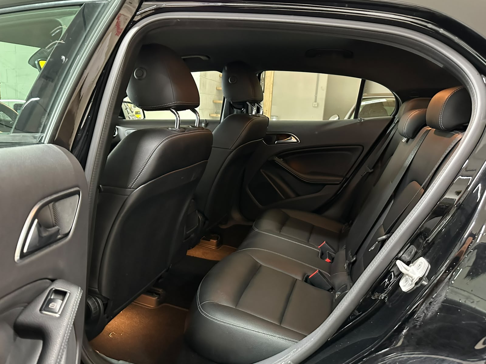 MERCEDES-BENZ GLA 200 d Swiss Star Edition AMG 4Matic 7G-DCT-image-7