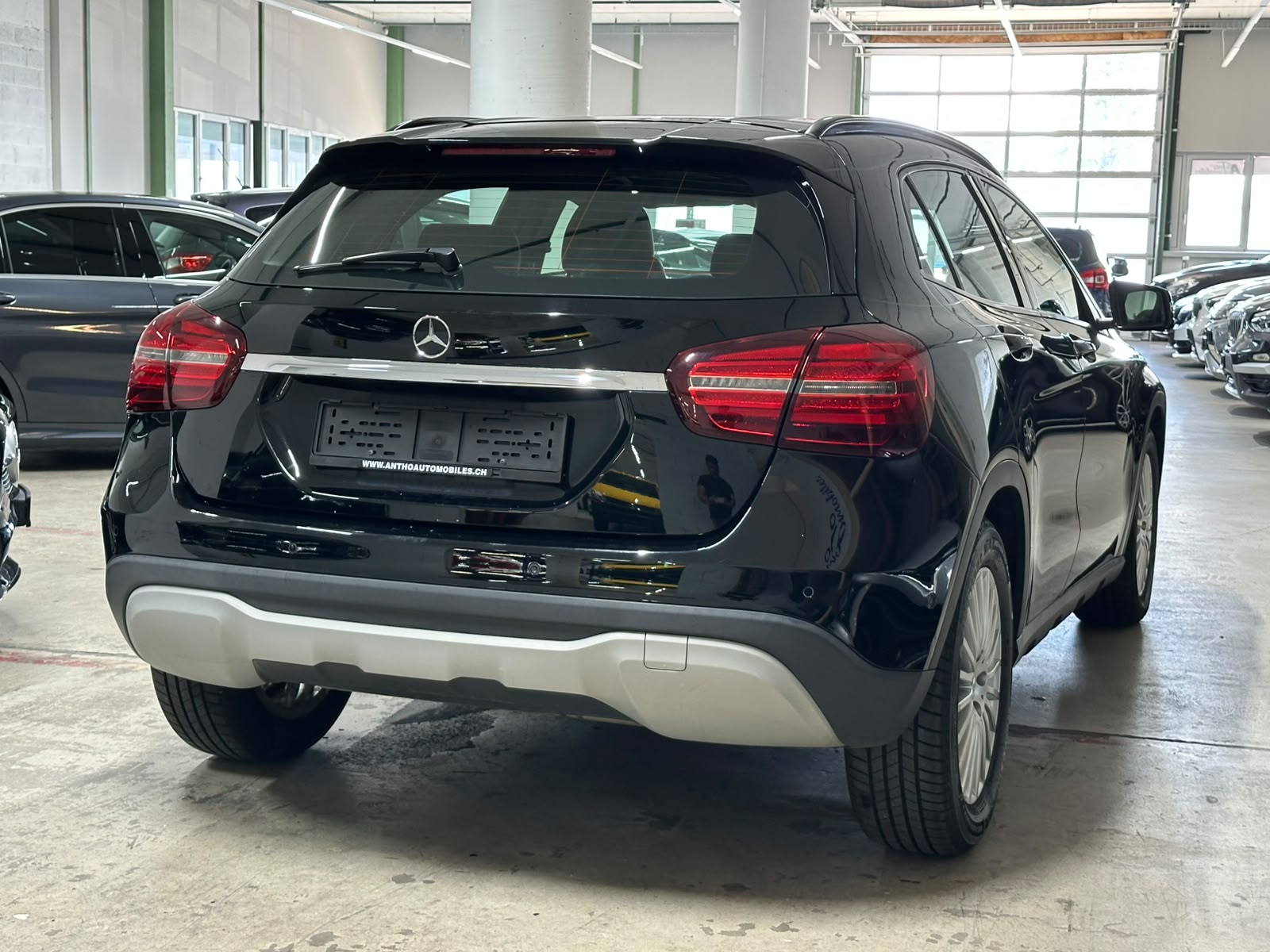MERCEDES-BENZ GLA 200 d Swiss Star Edition AMG 4Matic 7G-DCT-image-5