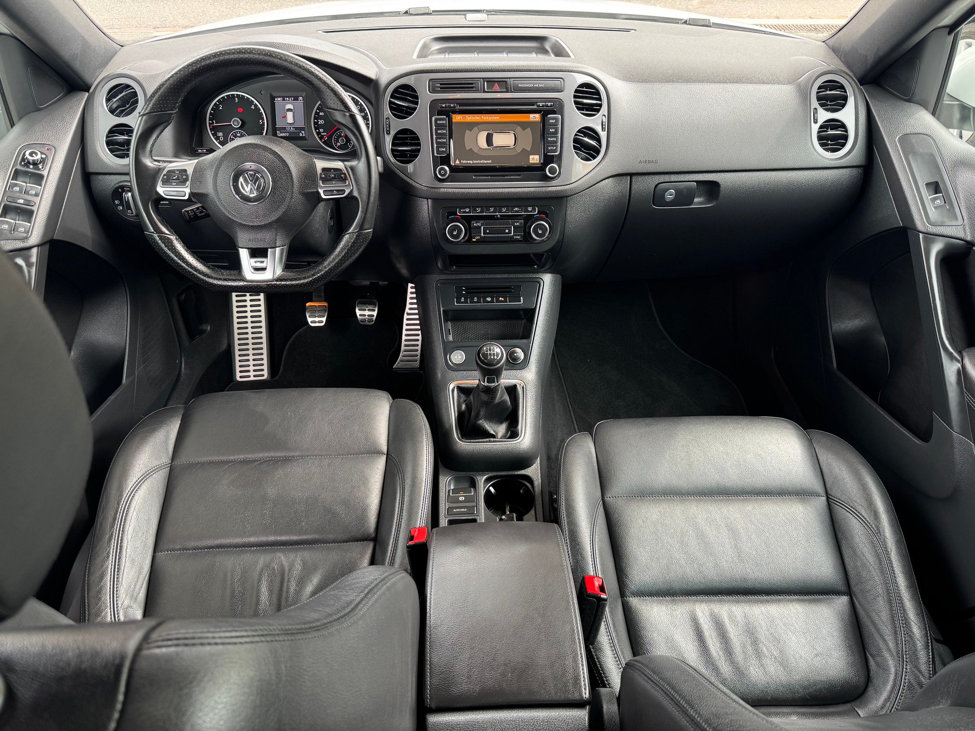 VW Tiguan 2.0 TDI BMT R-Line Design 4Motion-image-6