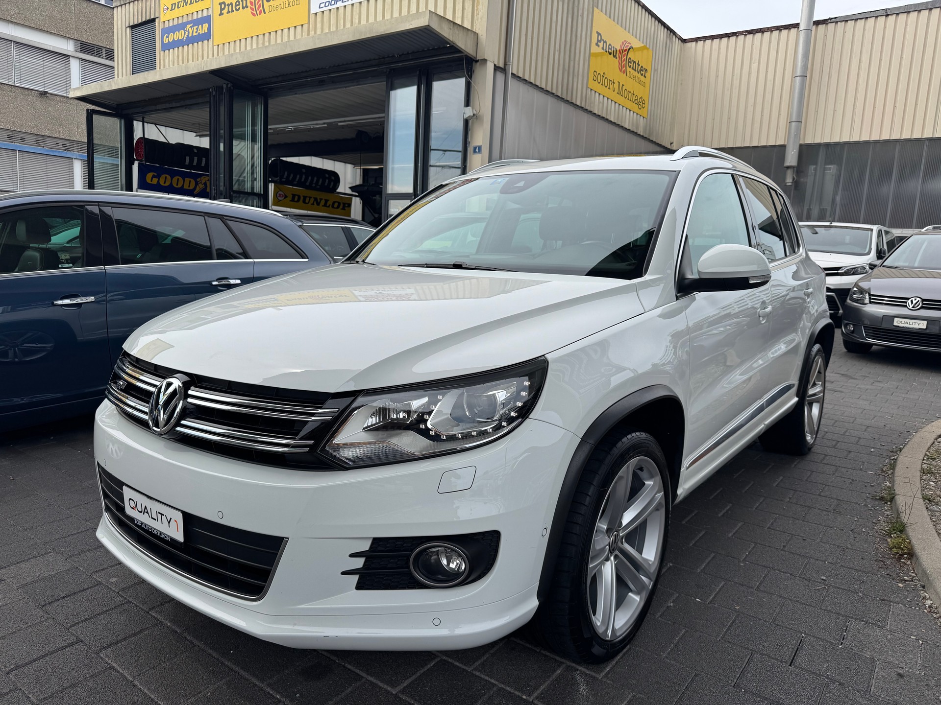 VW Tiguan 2.0 TDI BMT R-Line Design 4Motion-image-3