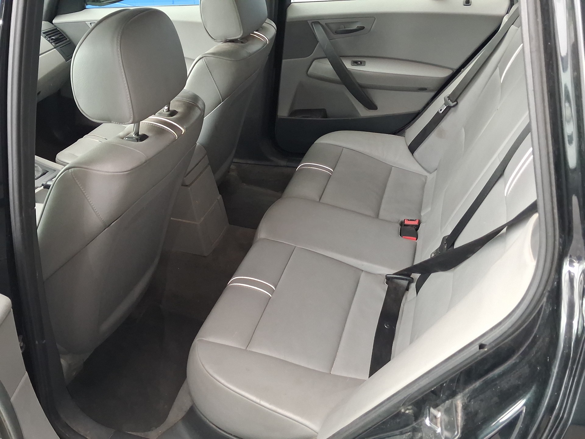 BMW X3 3.0i-image-8