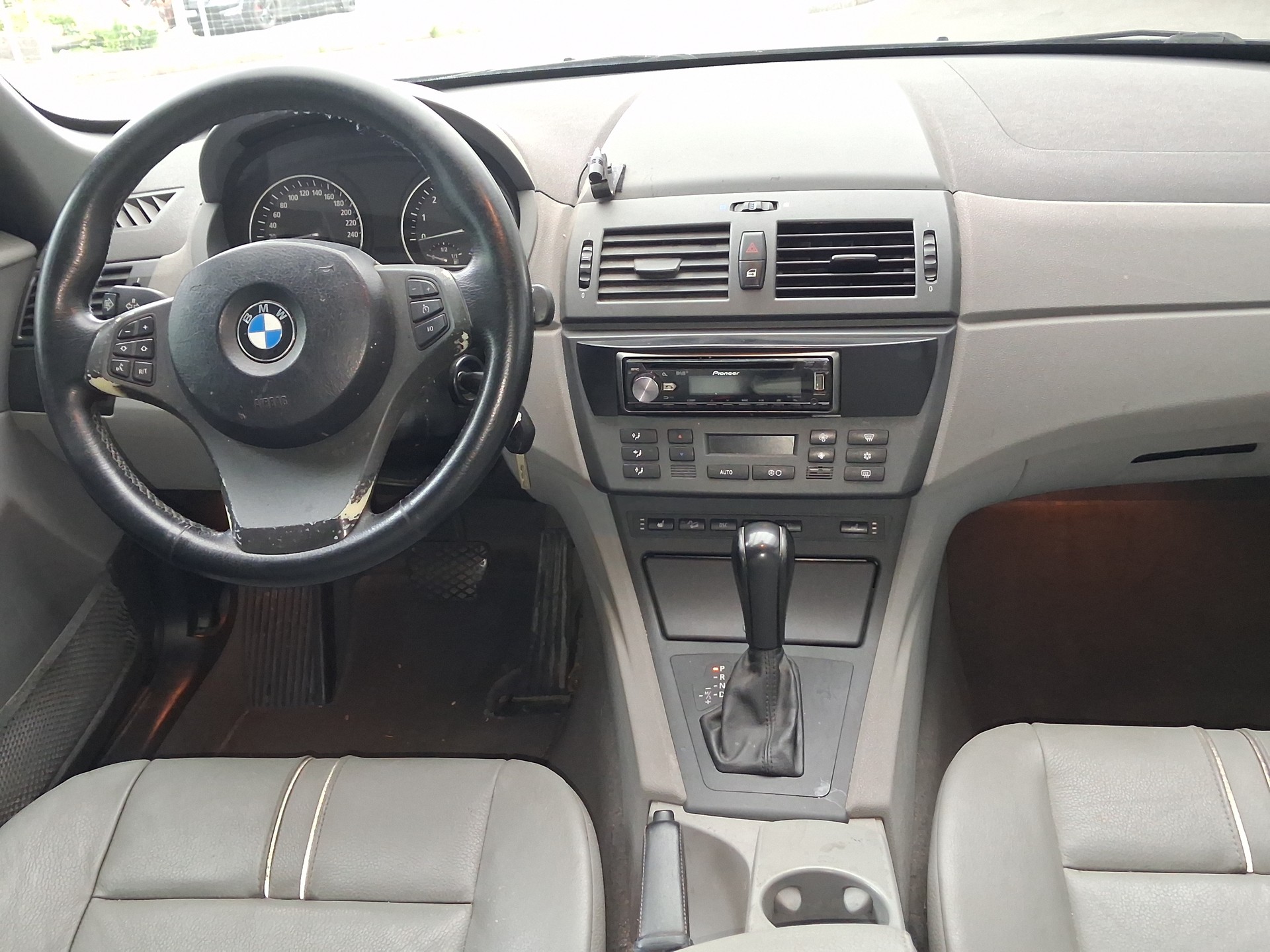 BMW X3 3.0i-image-7
