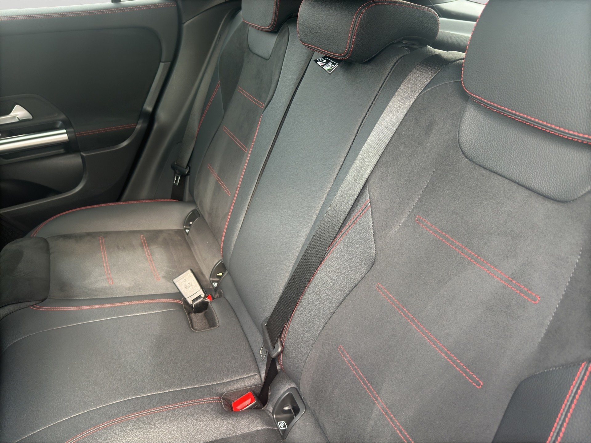 MERCEDES-BENZ GLA 220d AMG Line 4Matic Night 8G-DCT-image-7