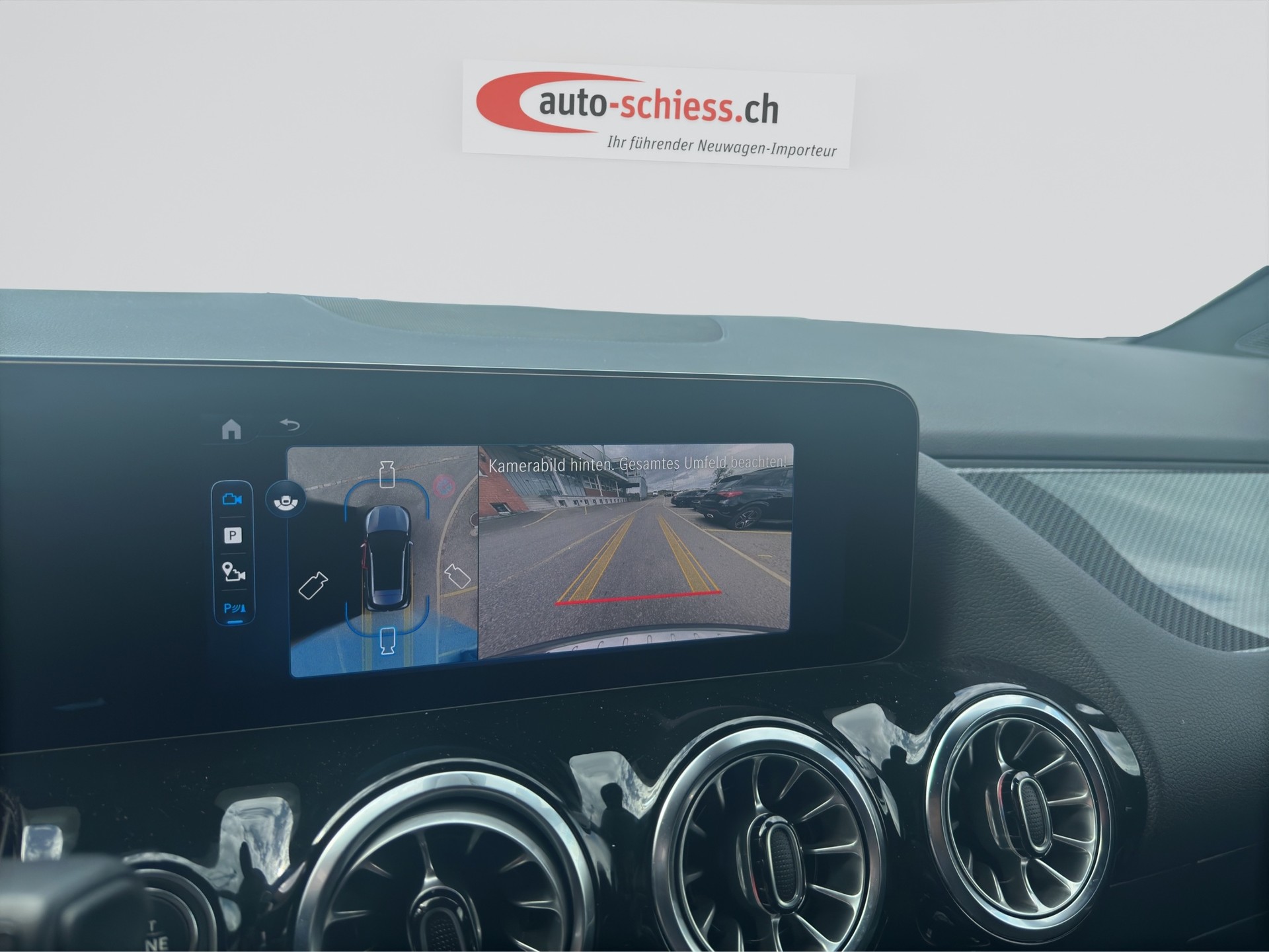 MERCEDES-BENZ GLA 220d AMG Line 4Matic Night 8G-DCT-image-12