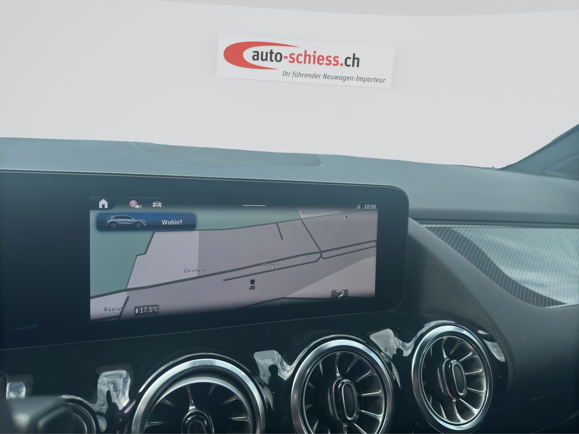 MERCEDES-BENZ GLA 220d AMG Line 4Matic Night 8G-DCT-image-10