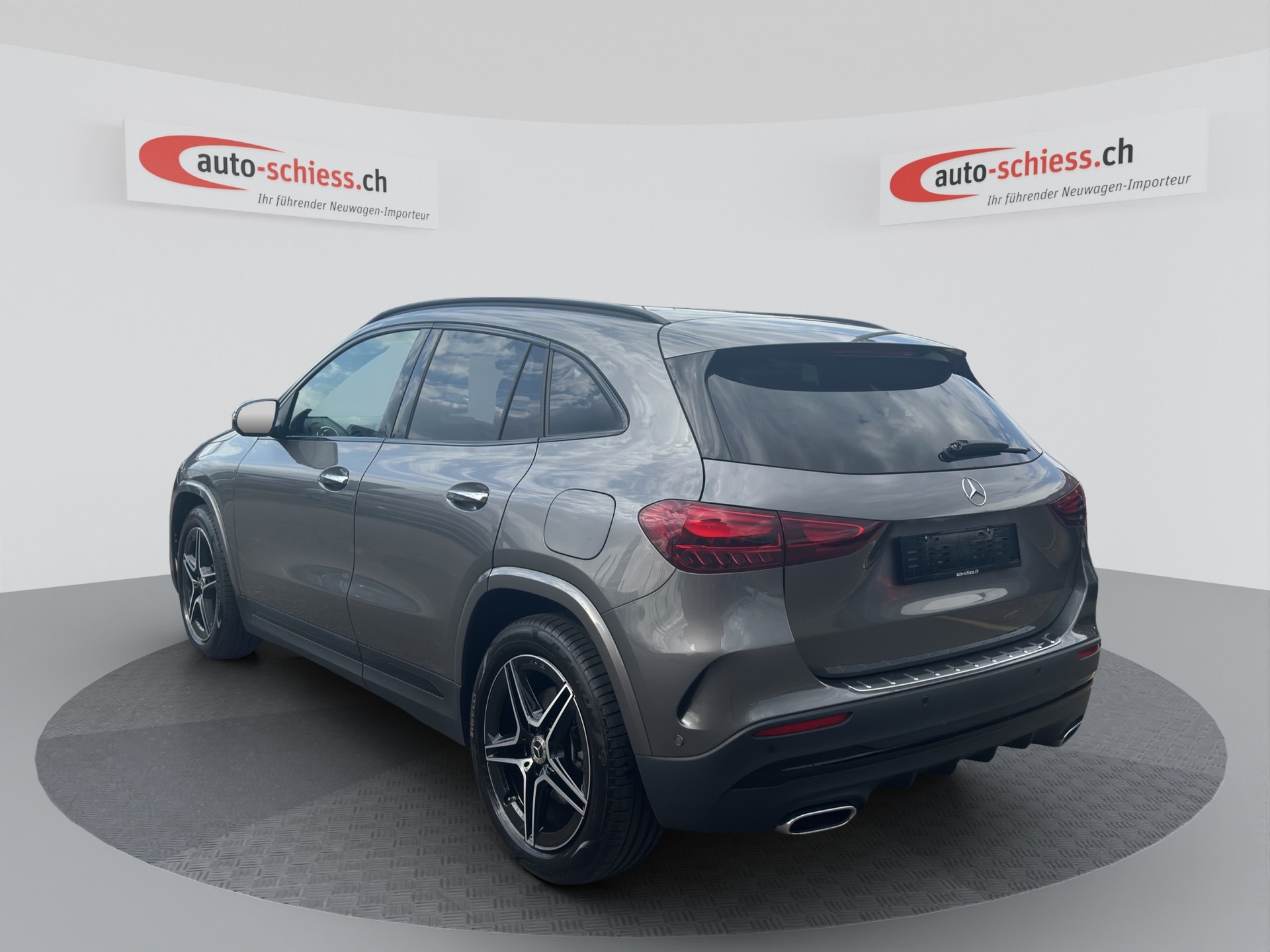 MERCEDES-BENZ GLA 220d AMG Line 4Matic Night 8G-DCT-image-2
