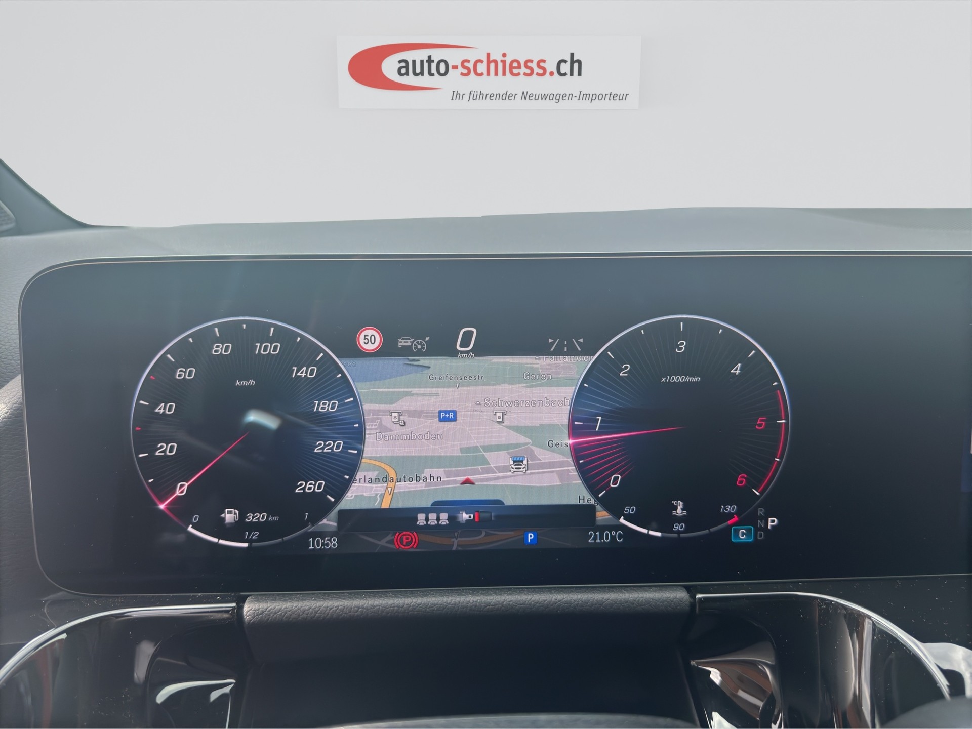 MERCEDES-BENZ GLA 220d AMG Line 4Matic Night 8G-DCT-image-11