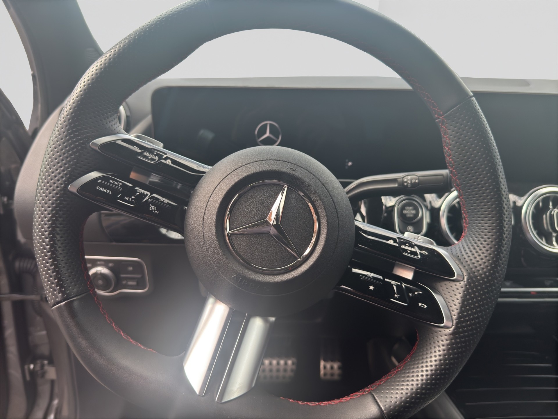 MERCEDES-BENZ GLA 220d AMG Line 4Matic Night 8G-DCT-image-8
