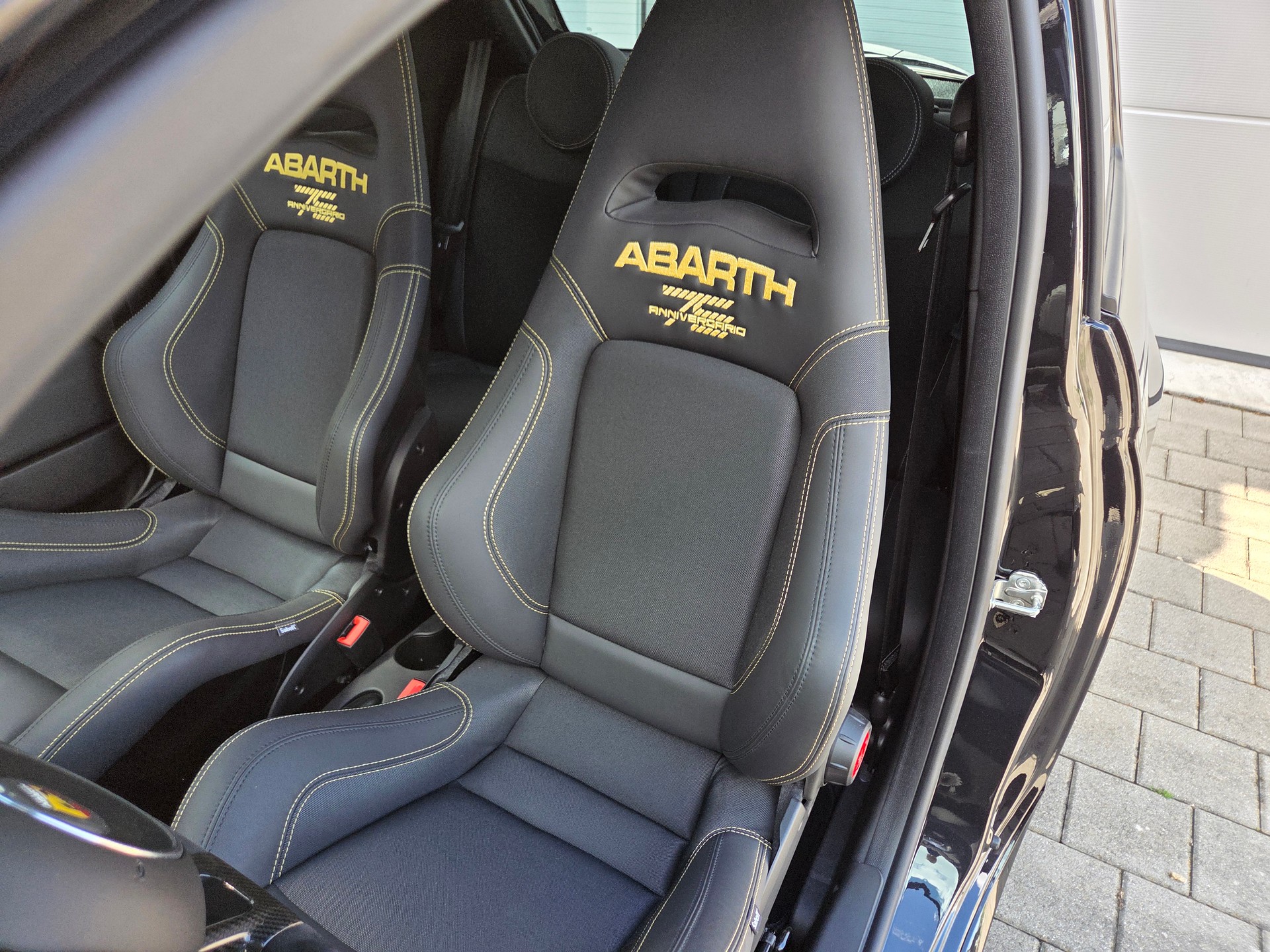 FIAT 695 1.4 16V Turbo Abarth 75° Anniversario-image-9