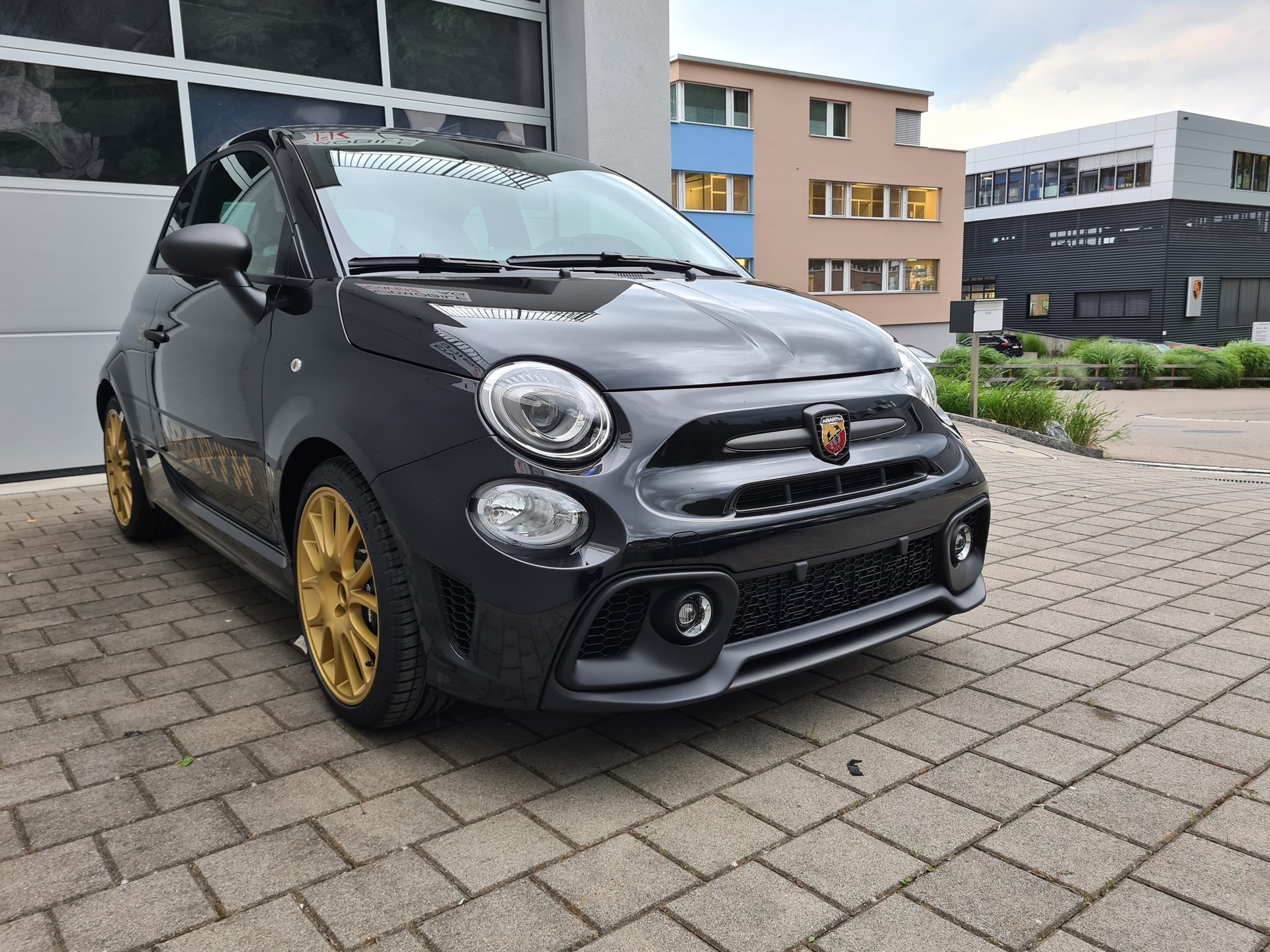 FIAT 695 1.4 16V Turbo Abarth 75° Anniversario-image-4