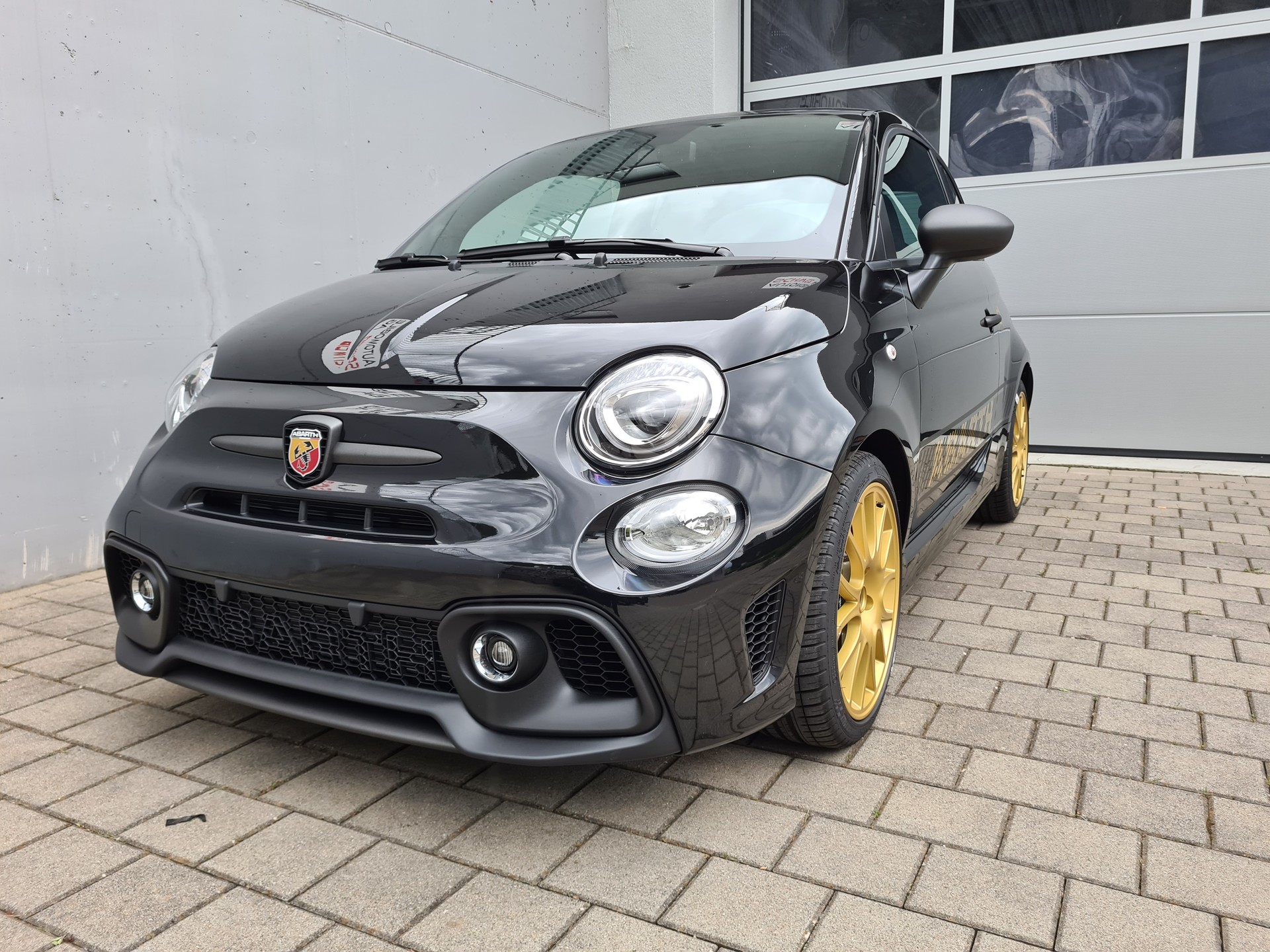 FIAT 695 1.4 16V Turbo Abarth 75° Anniversario-image-2