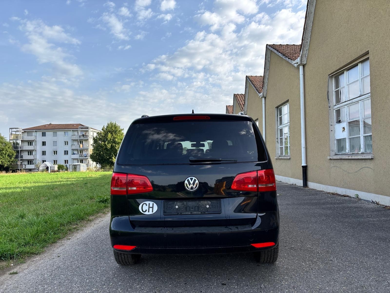 VW Touran 1.4 TSI Trendline-image-1