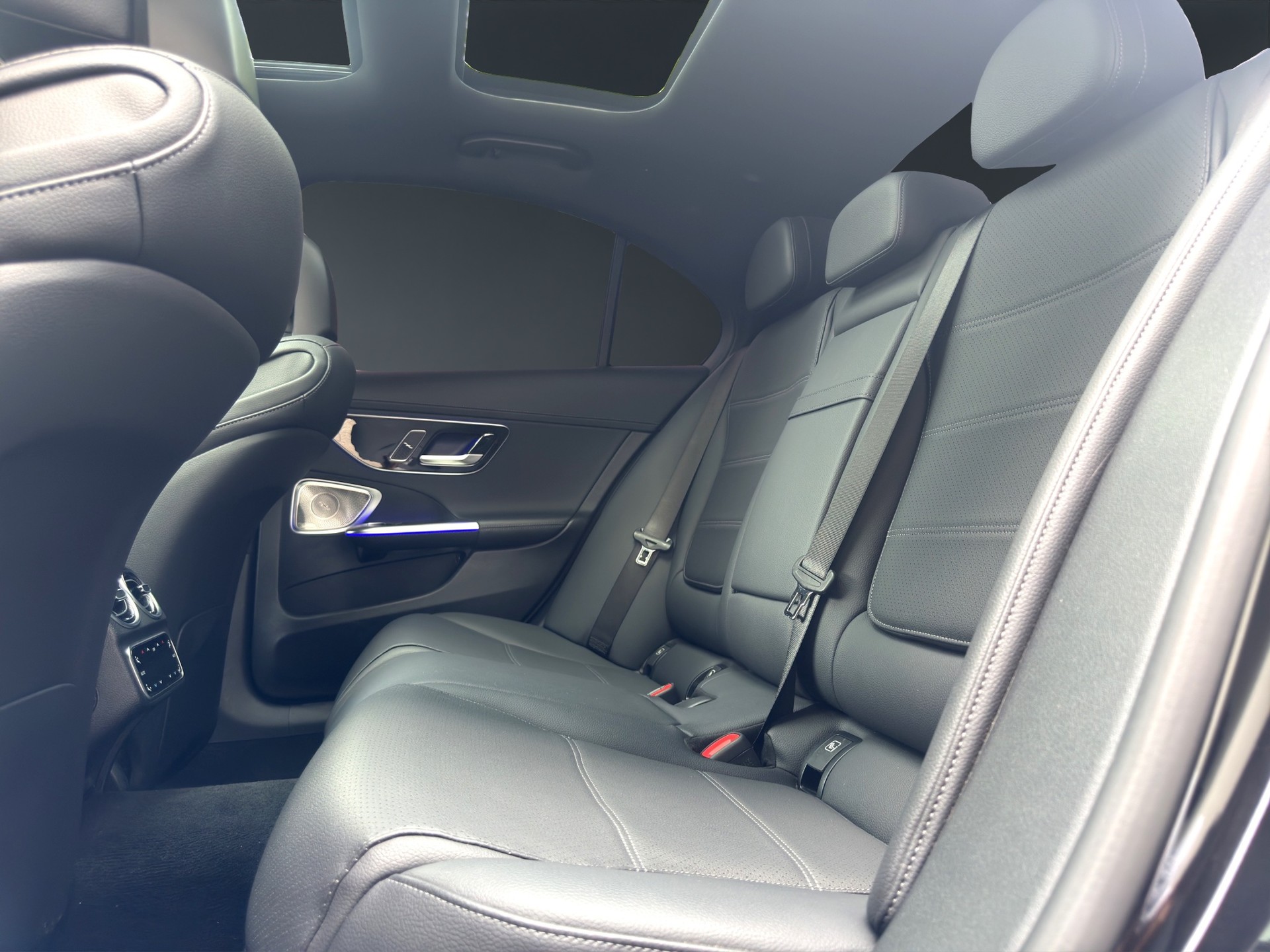 MERCEDES-BENZ C 220 d 4Matic AMG Line-image-18