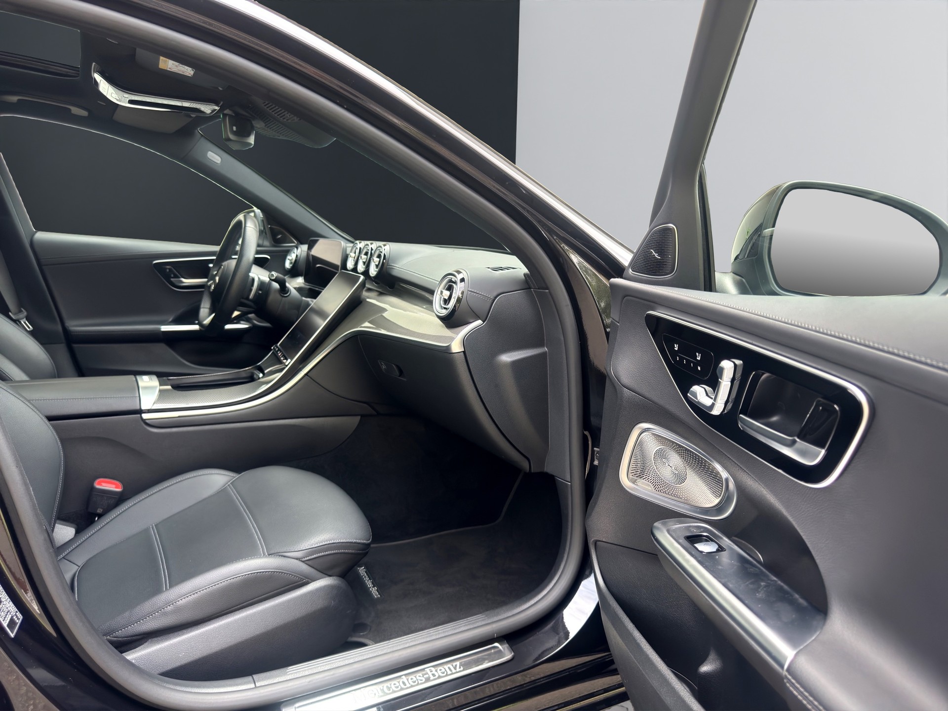 MERCEDES-BENZ C 220 d 4Matic AMG Line-image-22