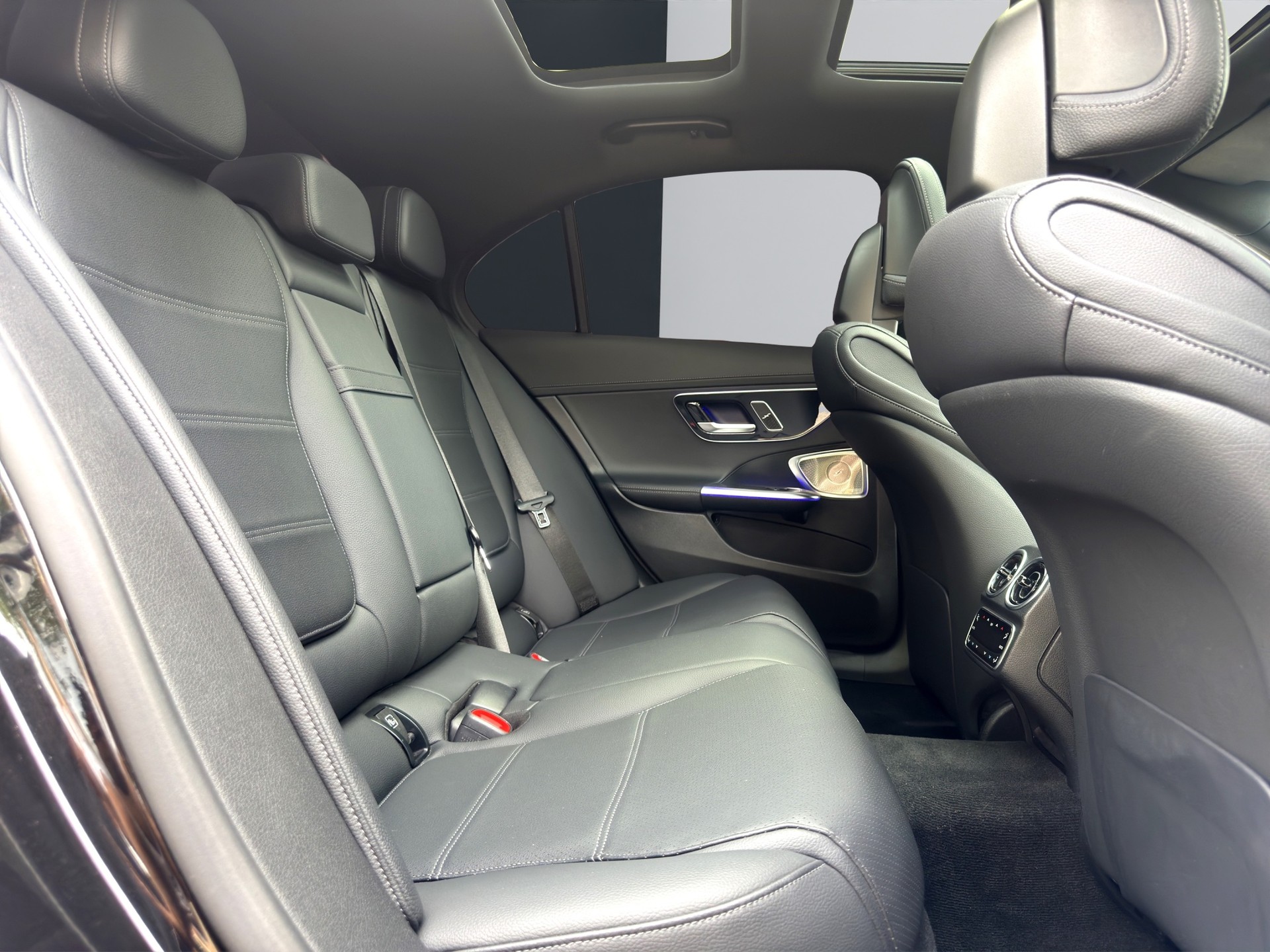 MERCEDES-BENZ C 220 d 4Matic AMG Line-image-21