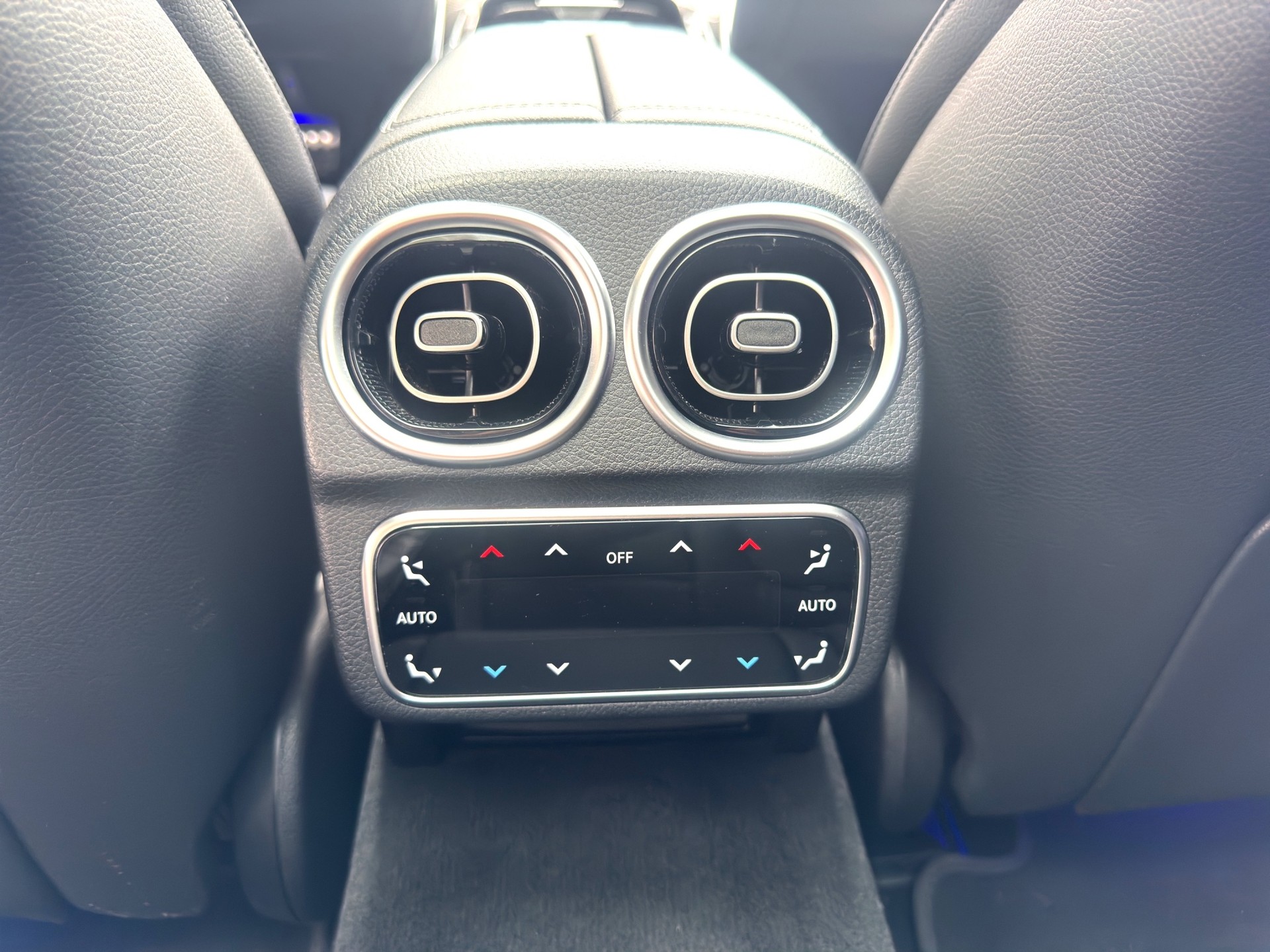MERCEDES-BENZ C 220 d 4Matic AMG Line-image-19