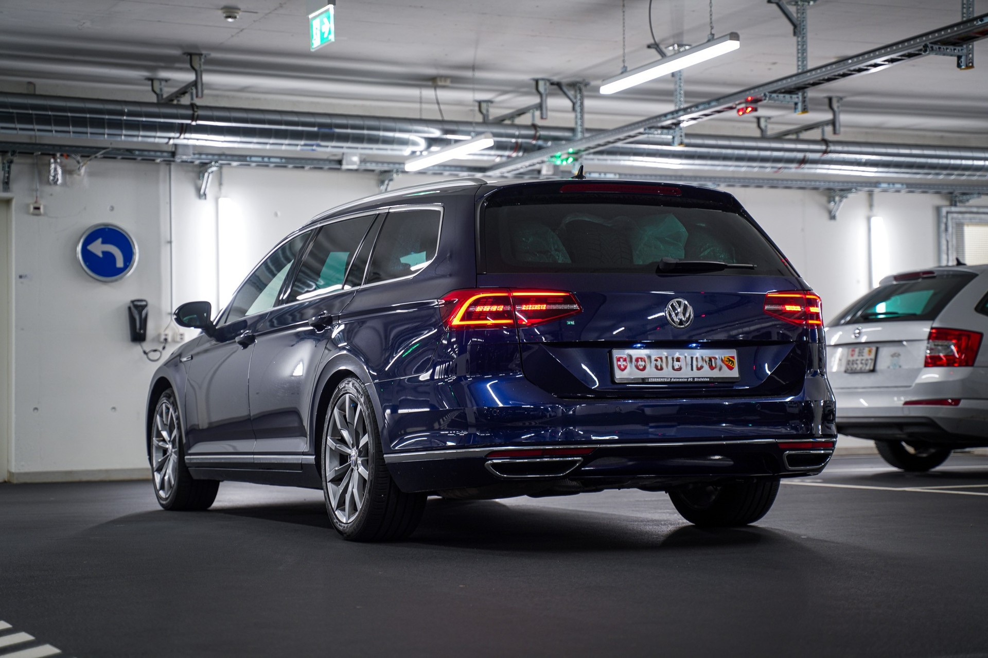 VW Passat Variant 2.0 TDI BMT High. DSG 4Motion-image-2
