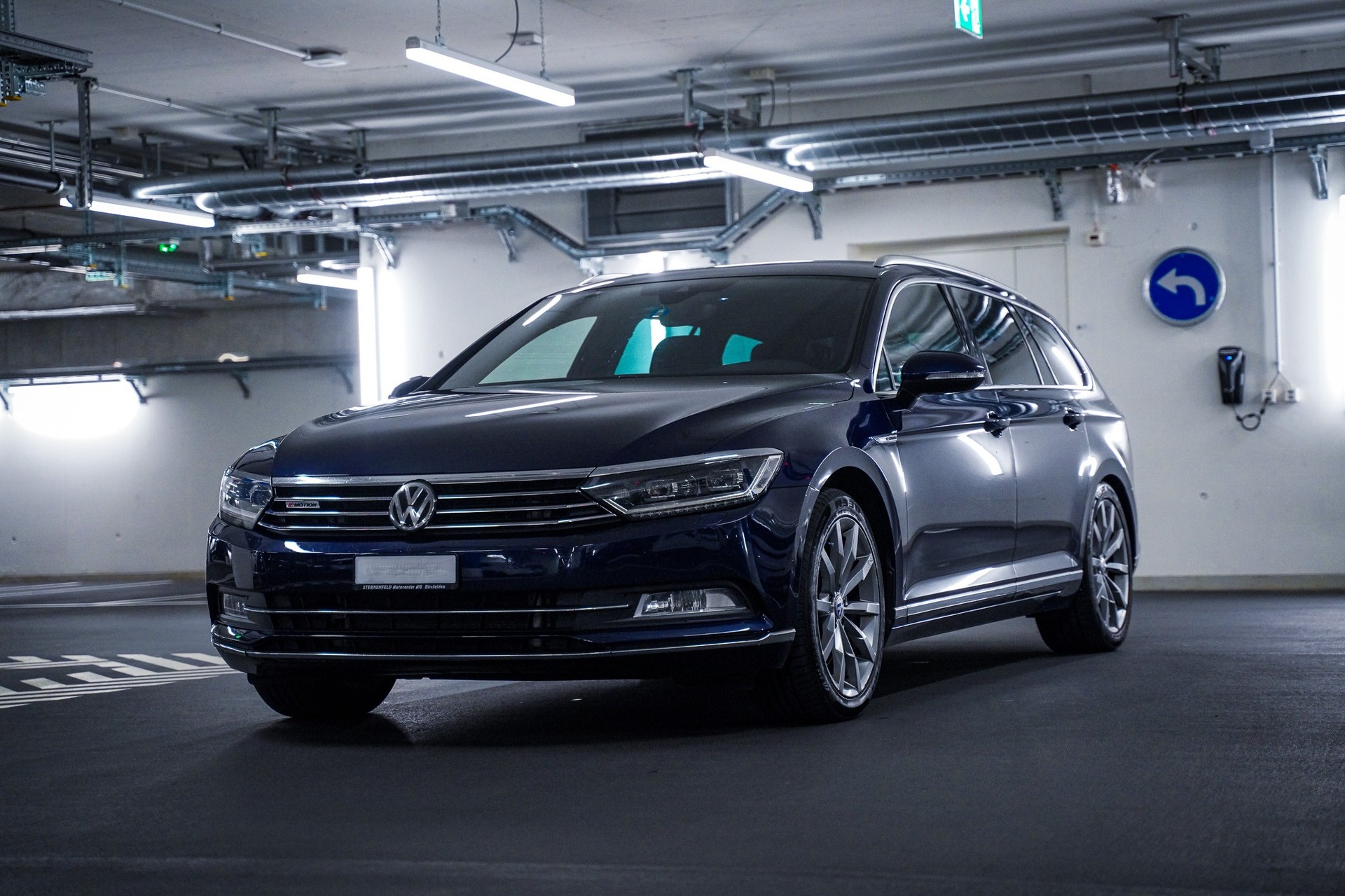VW Passat Variant 2.0 TDI BMT High. DSG 4Motion-image-1