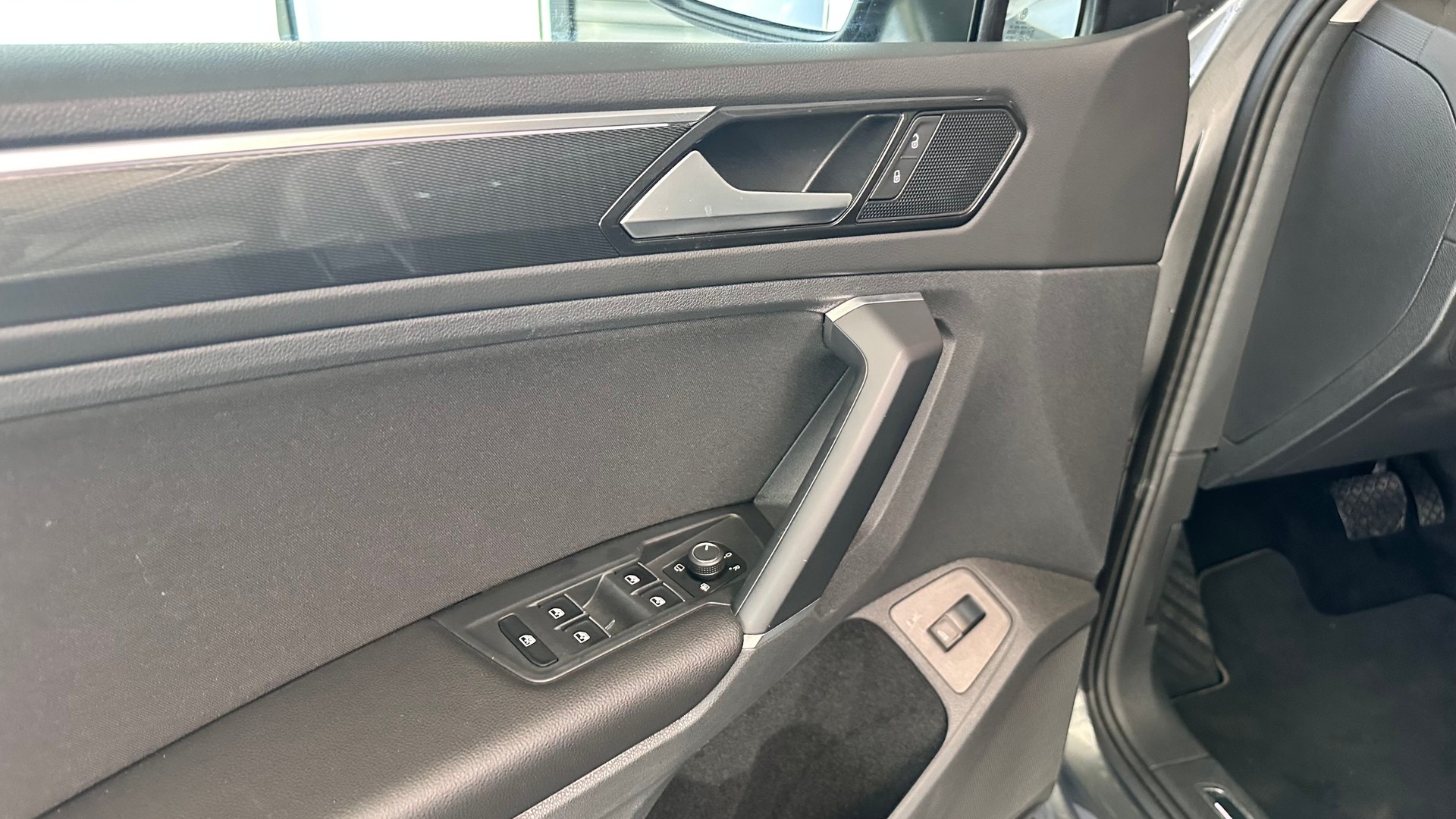 VW Tiguan 2.0 TSI Highline DSG-image-11