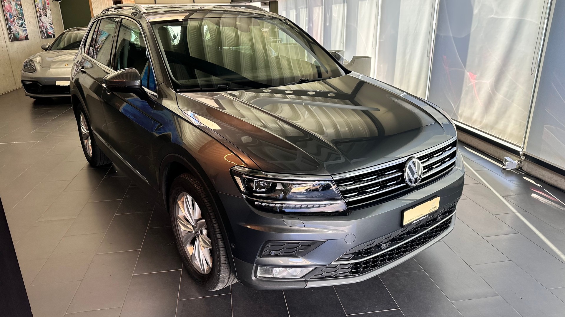 VW Tiguan 2.0 TSI Highline DSG-image-2