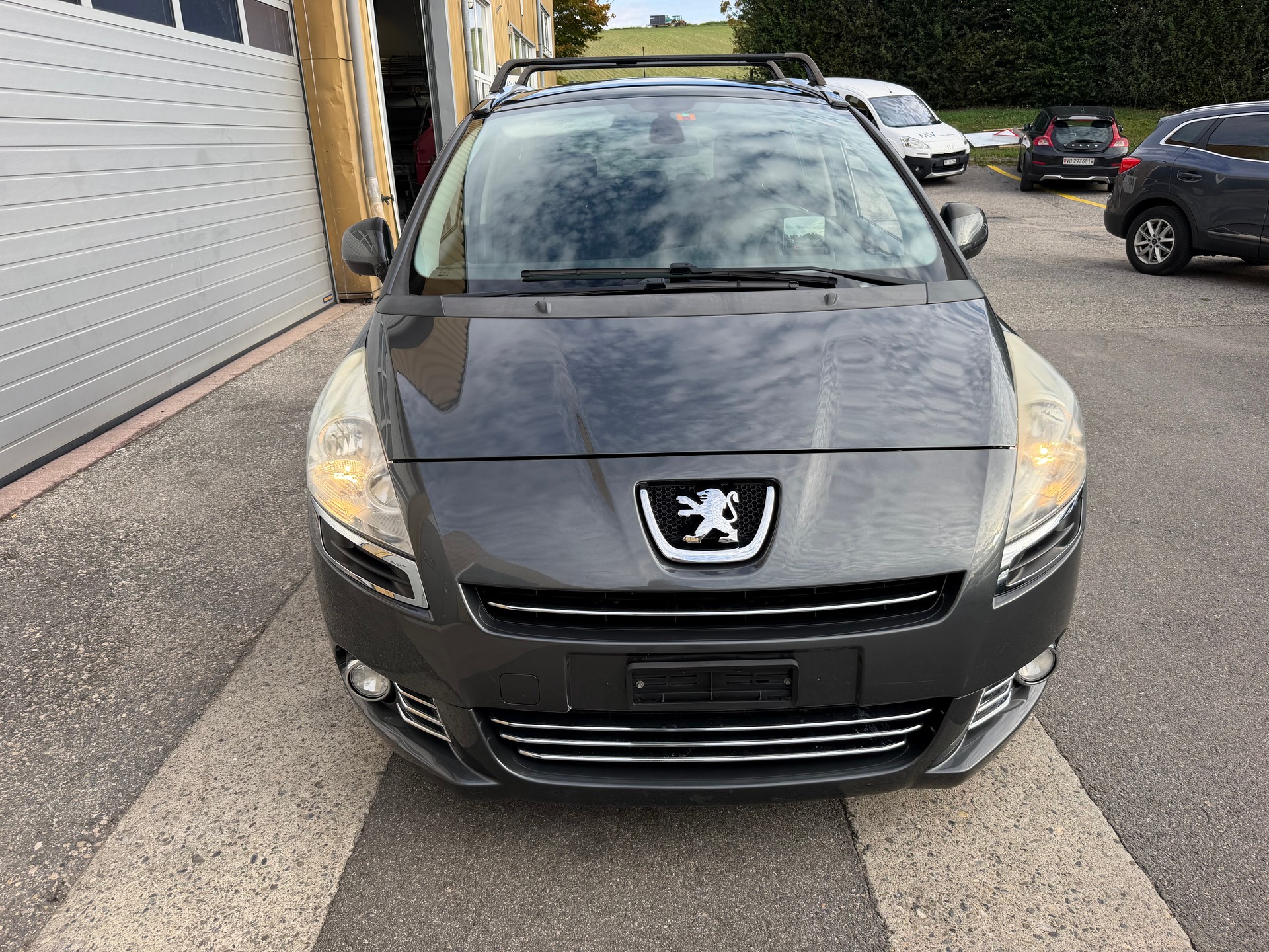 PEUGEOT 5008 1.6 16V T Family Automatic-image-13