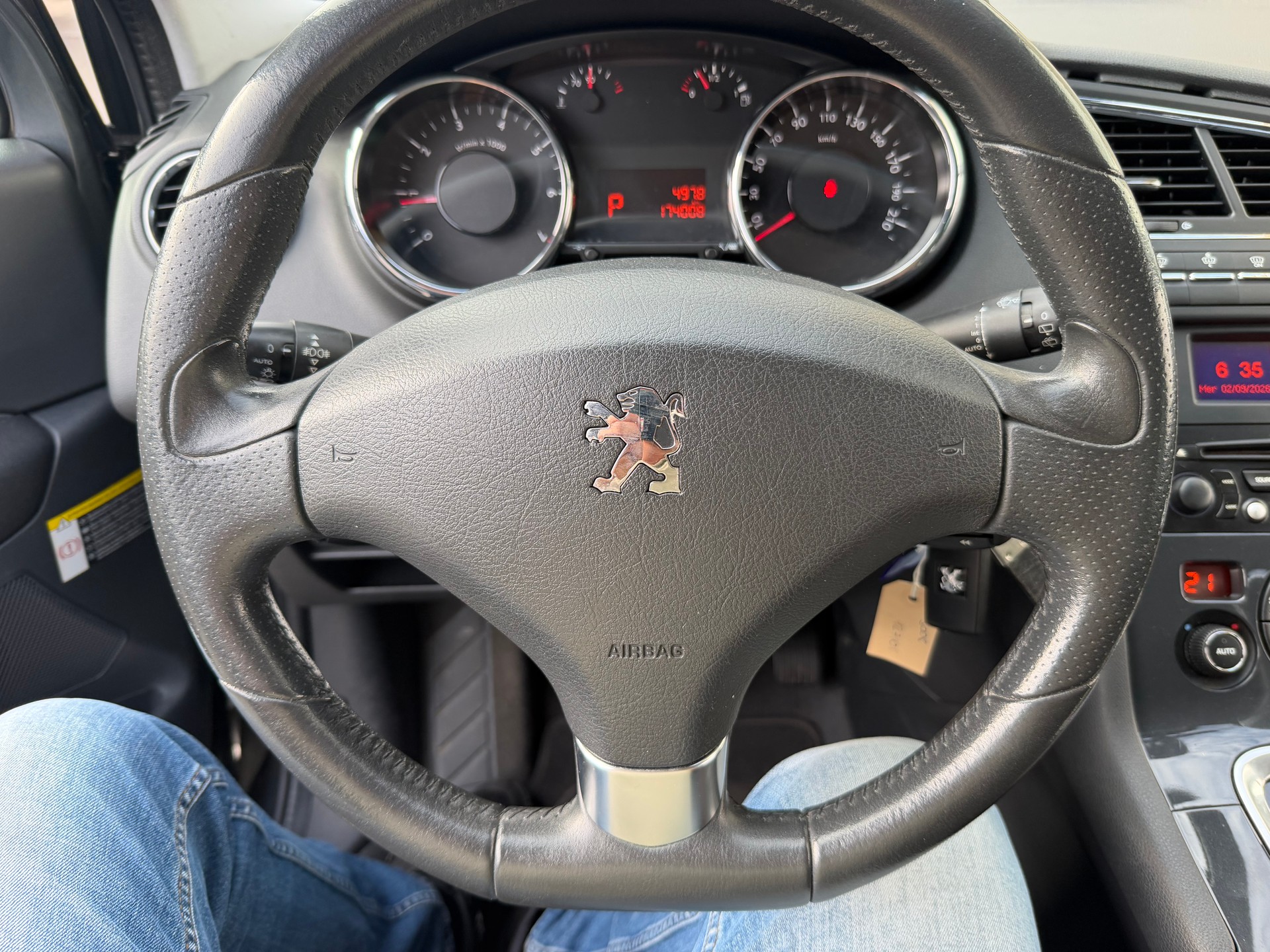 PEUGEOT 5008 1.6 16V T Family Automatic-image-11