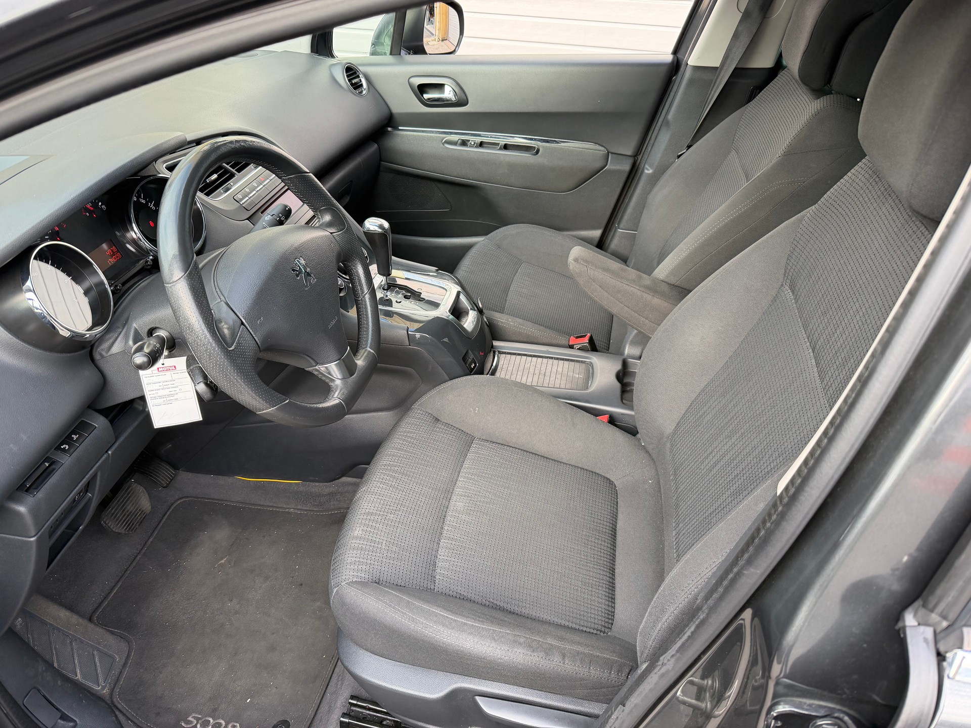 PEUGEOT 5008 1.6 16V T Family Automatic-image-9