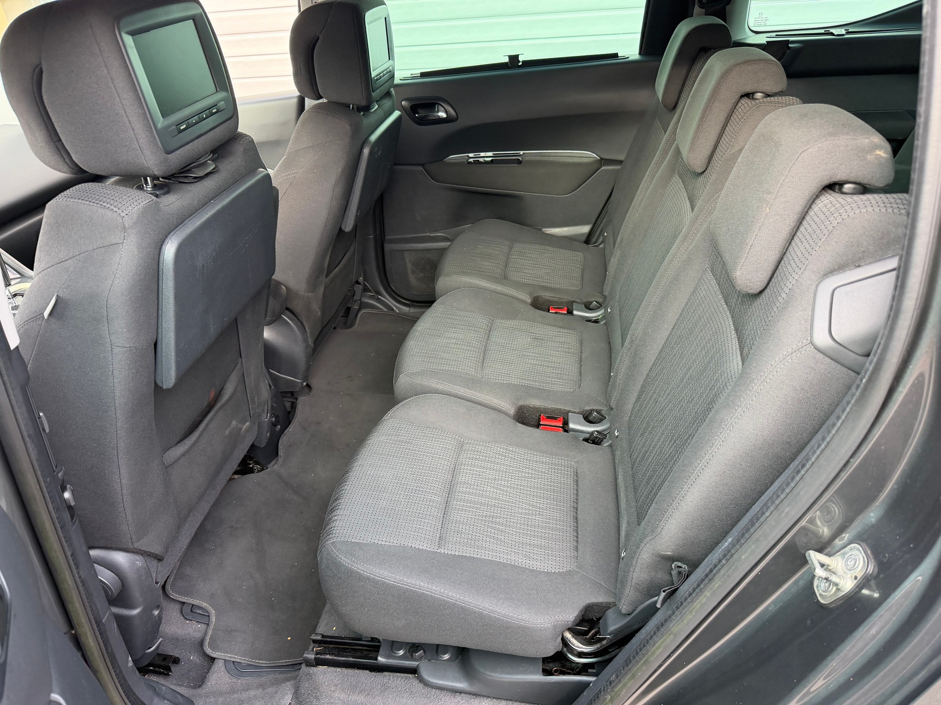 PEUGEOT 5008 1.6 16V T Family Automatic-image-8