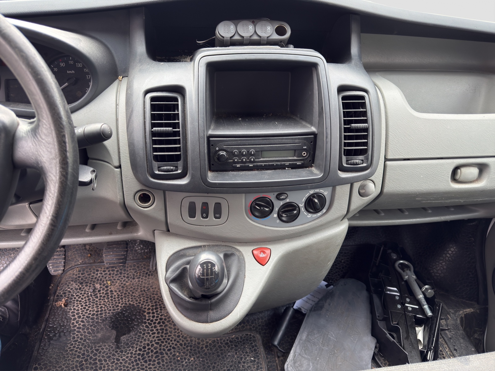 RENAULT Trafic 2.0 dCi 115 2.9t L2H1-image-11