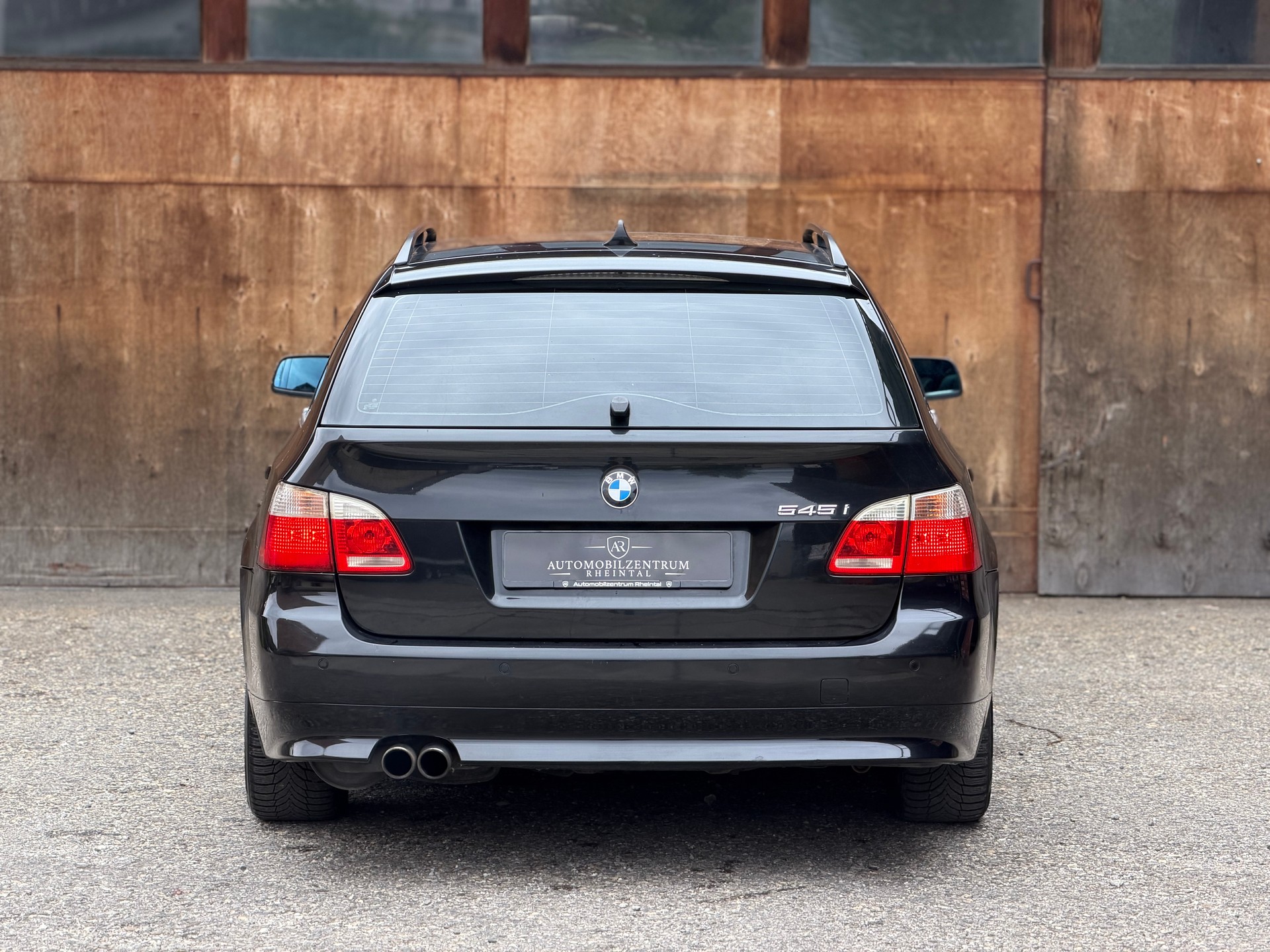 BMW 545i Touring-image-5
