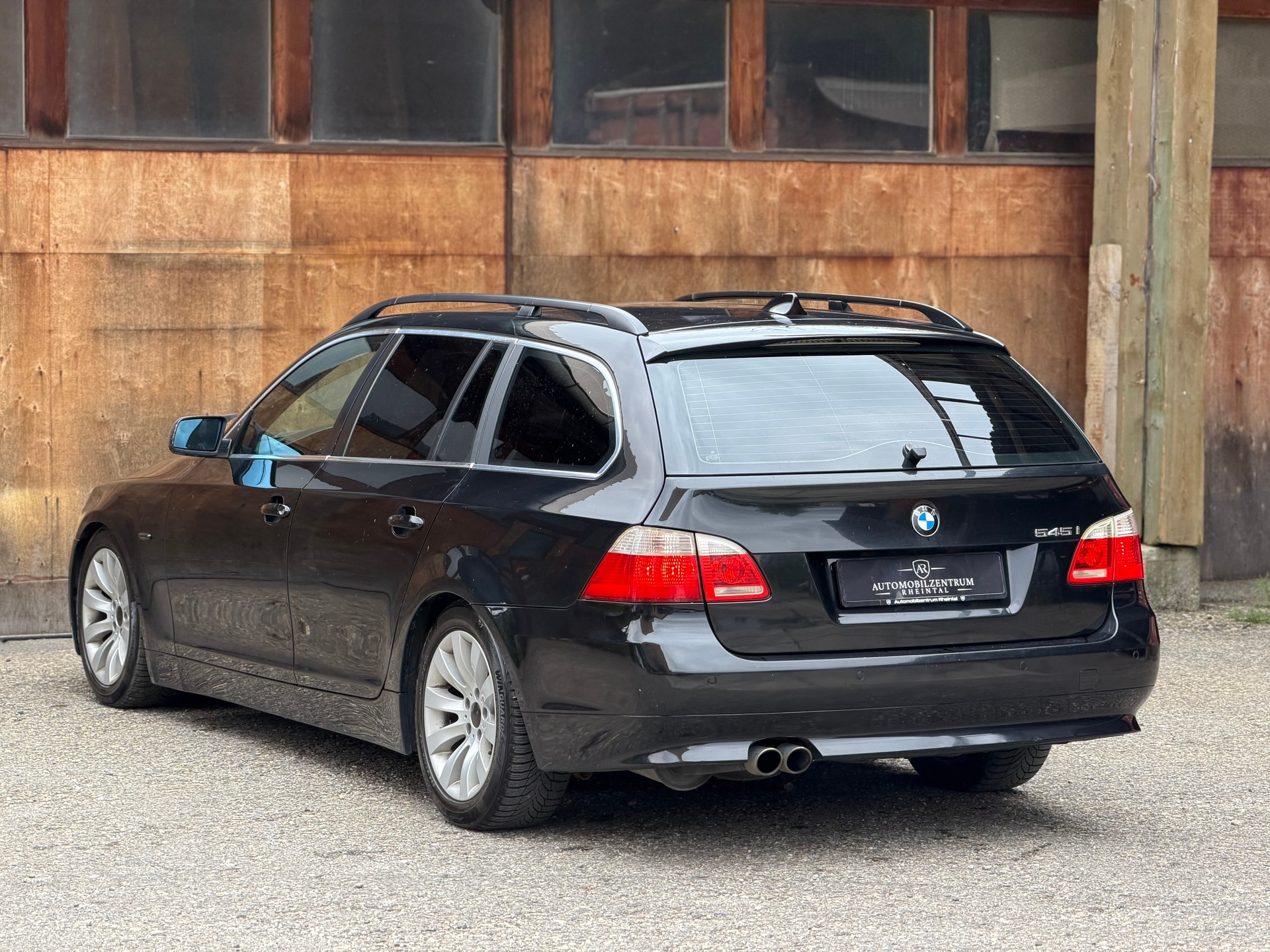 BMW 545i Touring-image-7