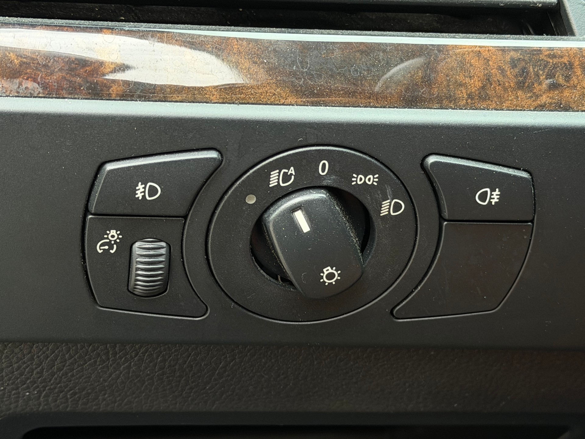 BMW 545i Touring-image-17