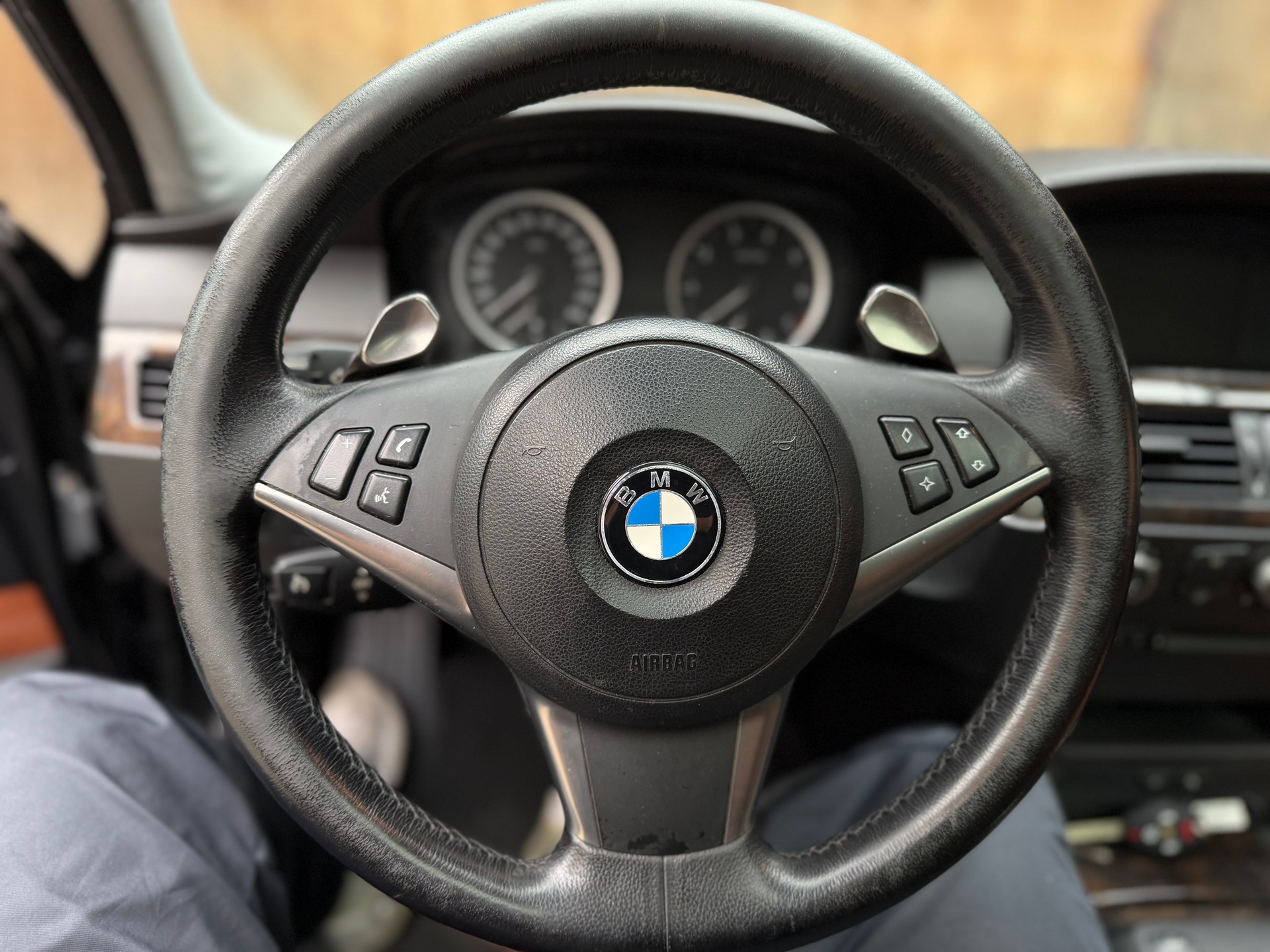 BMW 545i Touring-image-15