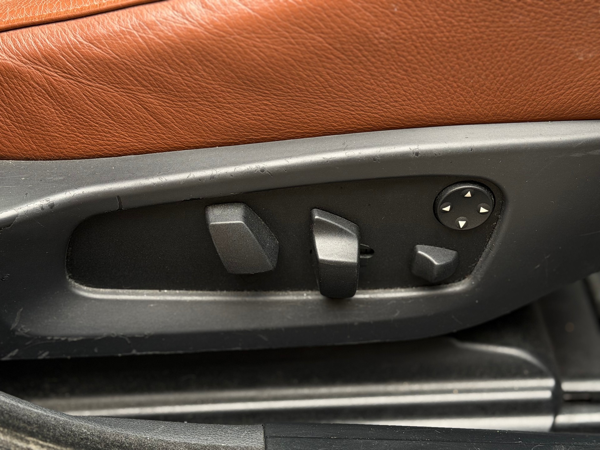 BMW 545i Touring-image-16