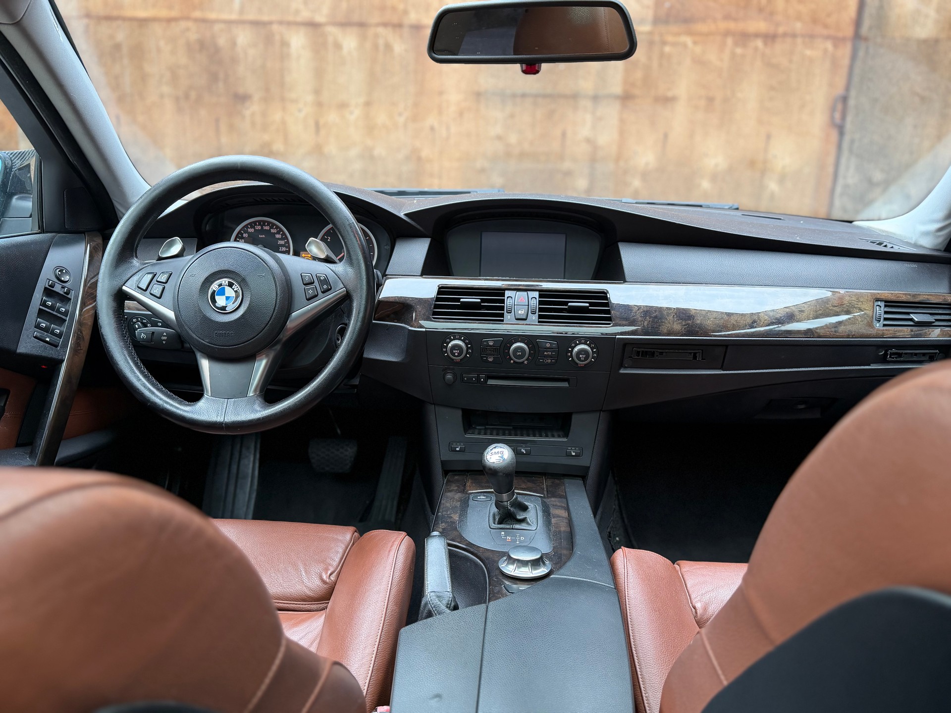 BMW 545i Touring-image-14