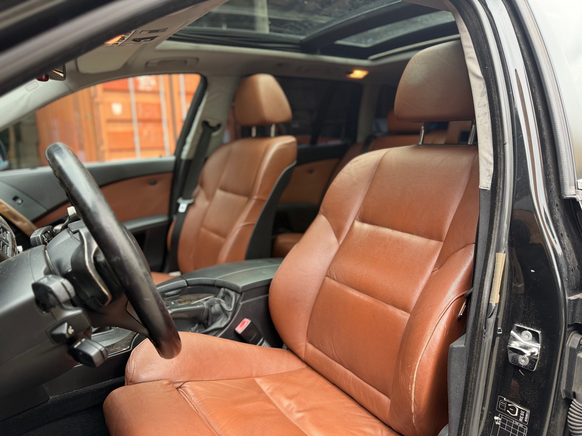 BMW 545i Touring-image-9