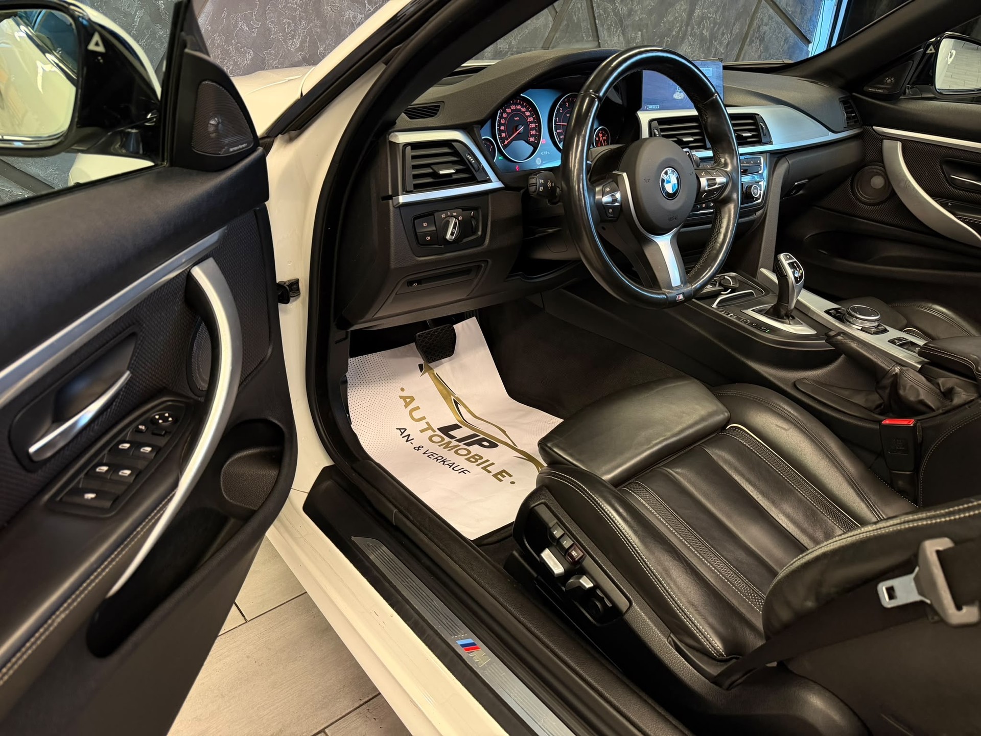 BMW 435i Cabriolet xDrive M Sport Steptronic-image-12