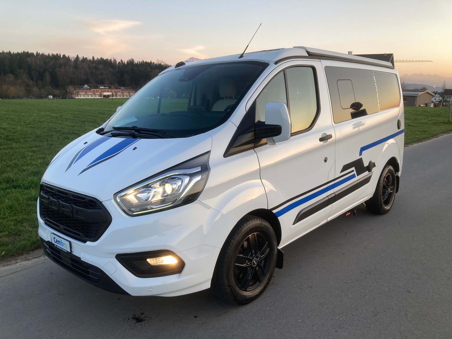 FORD Transit Custom 320 L1H1 Camper A Dreamer Cap Nugget-image-0